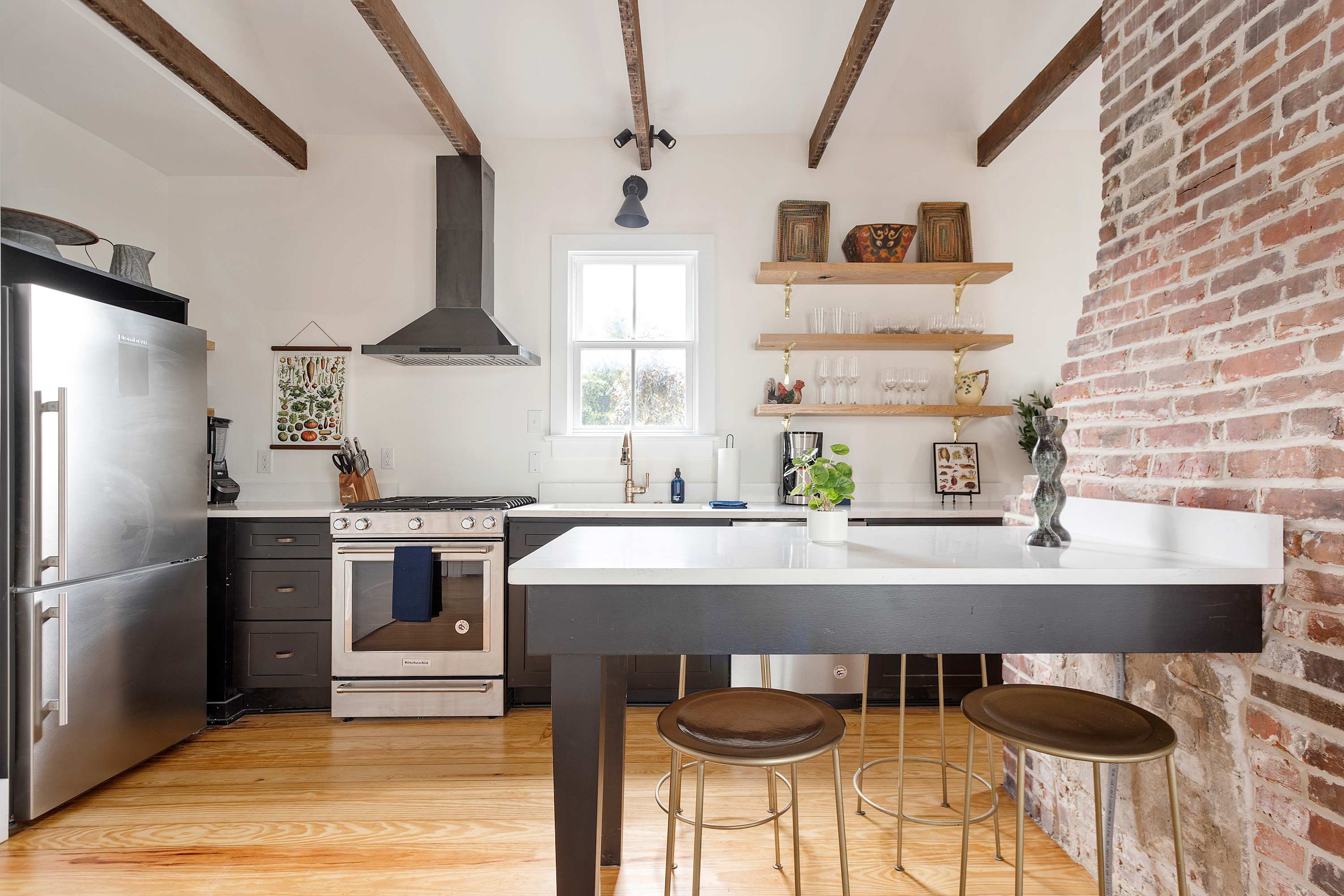Fully equipped kitchen with everything you need to cook a meal plus dining for 4!