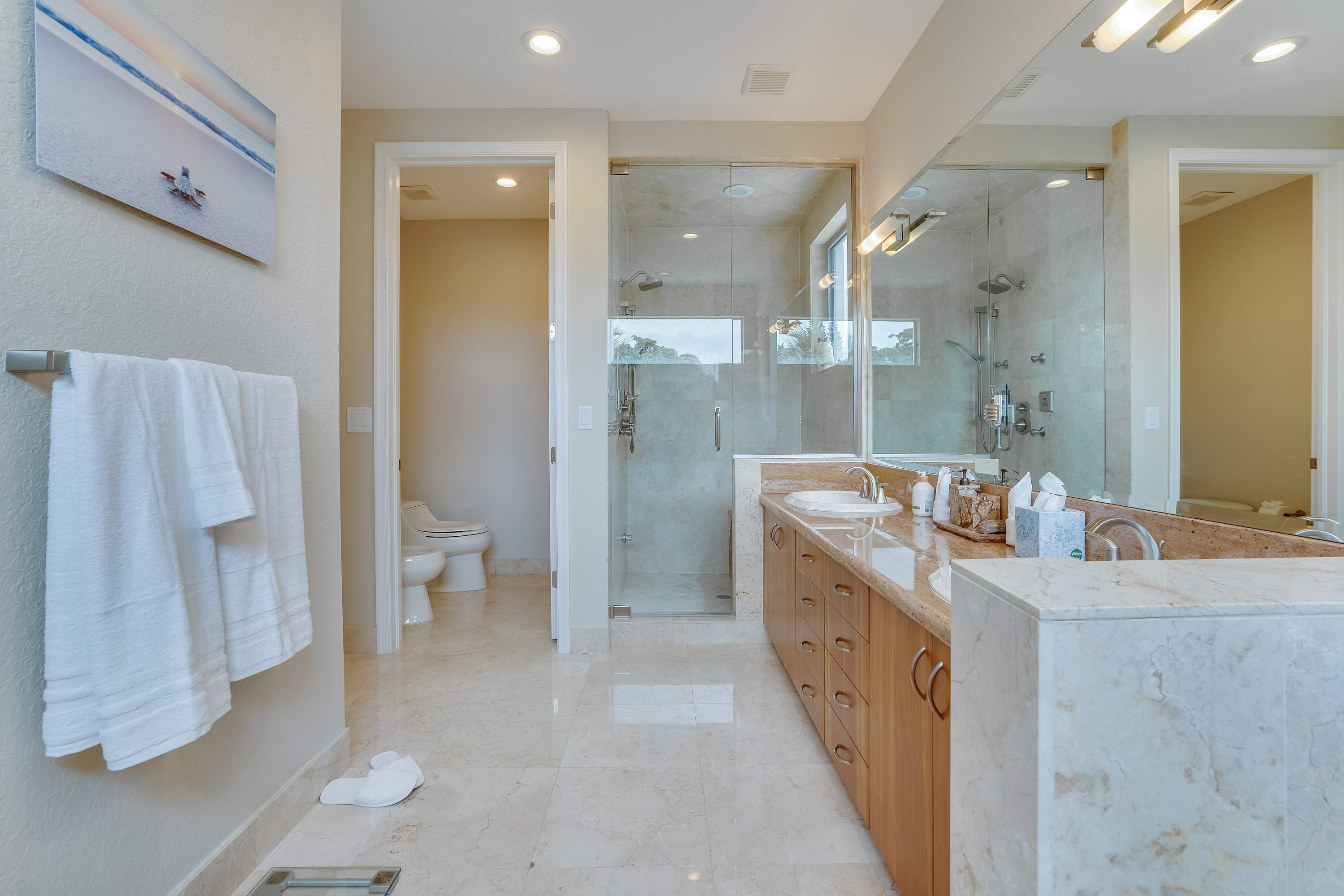 NEW 3-Story Townhome with Pool Room, Expansive Balcony seconds away from Las Olas - Picture 41