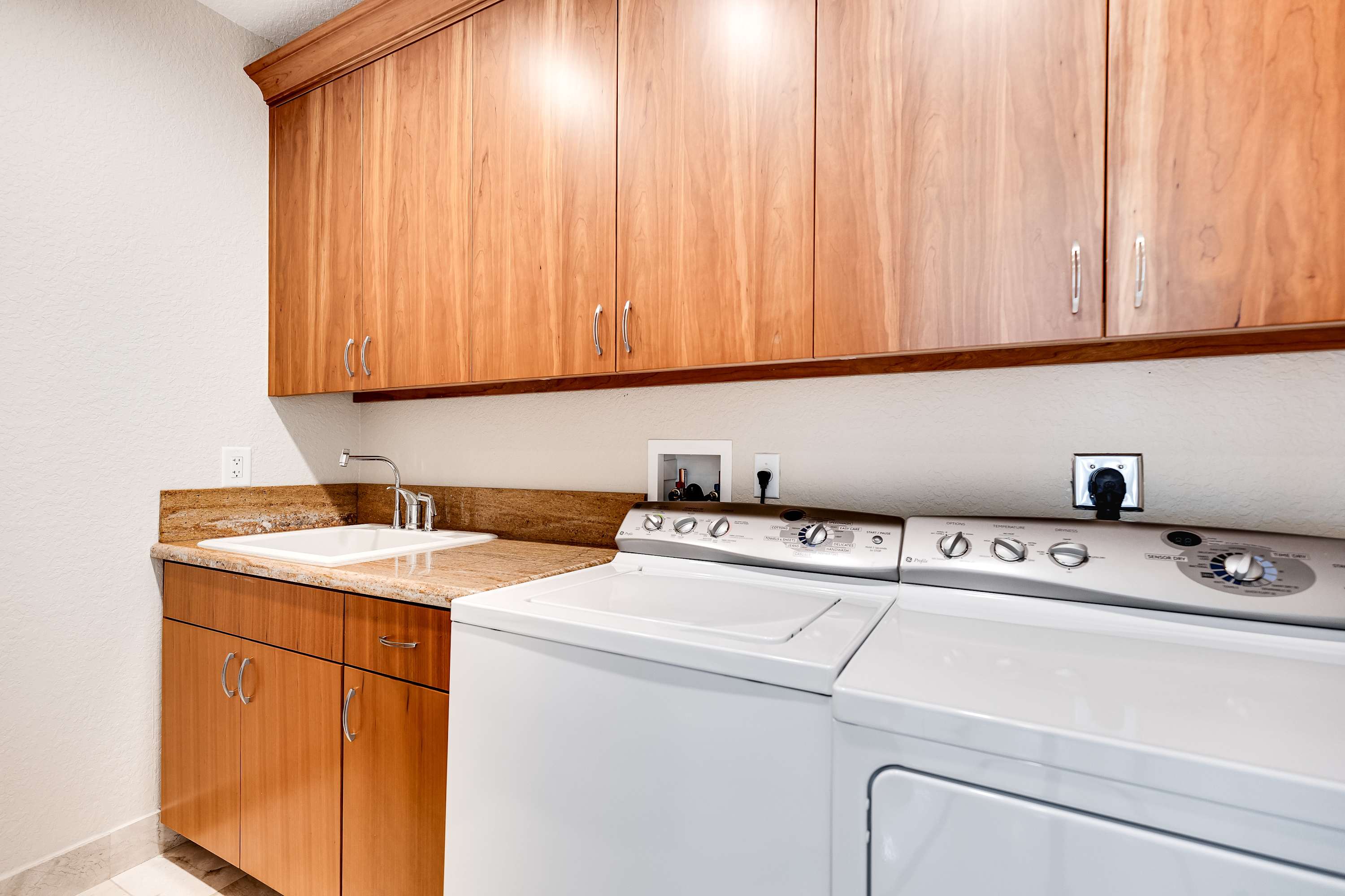 NEW 3-Story Townhome with Pool Room, Expansive Balcony seconds away from Las Olas - Picture 18