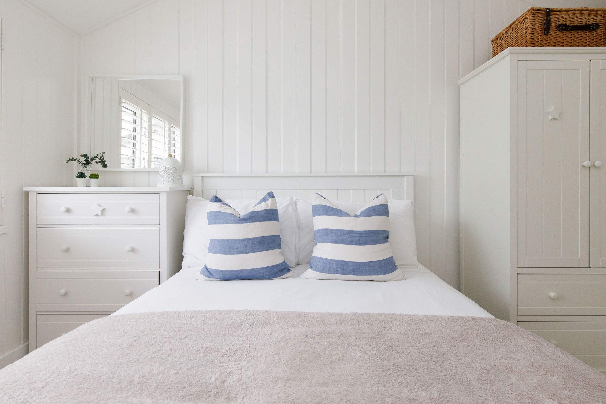 This bedroom has drawers and a wardrobe for your belongings.