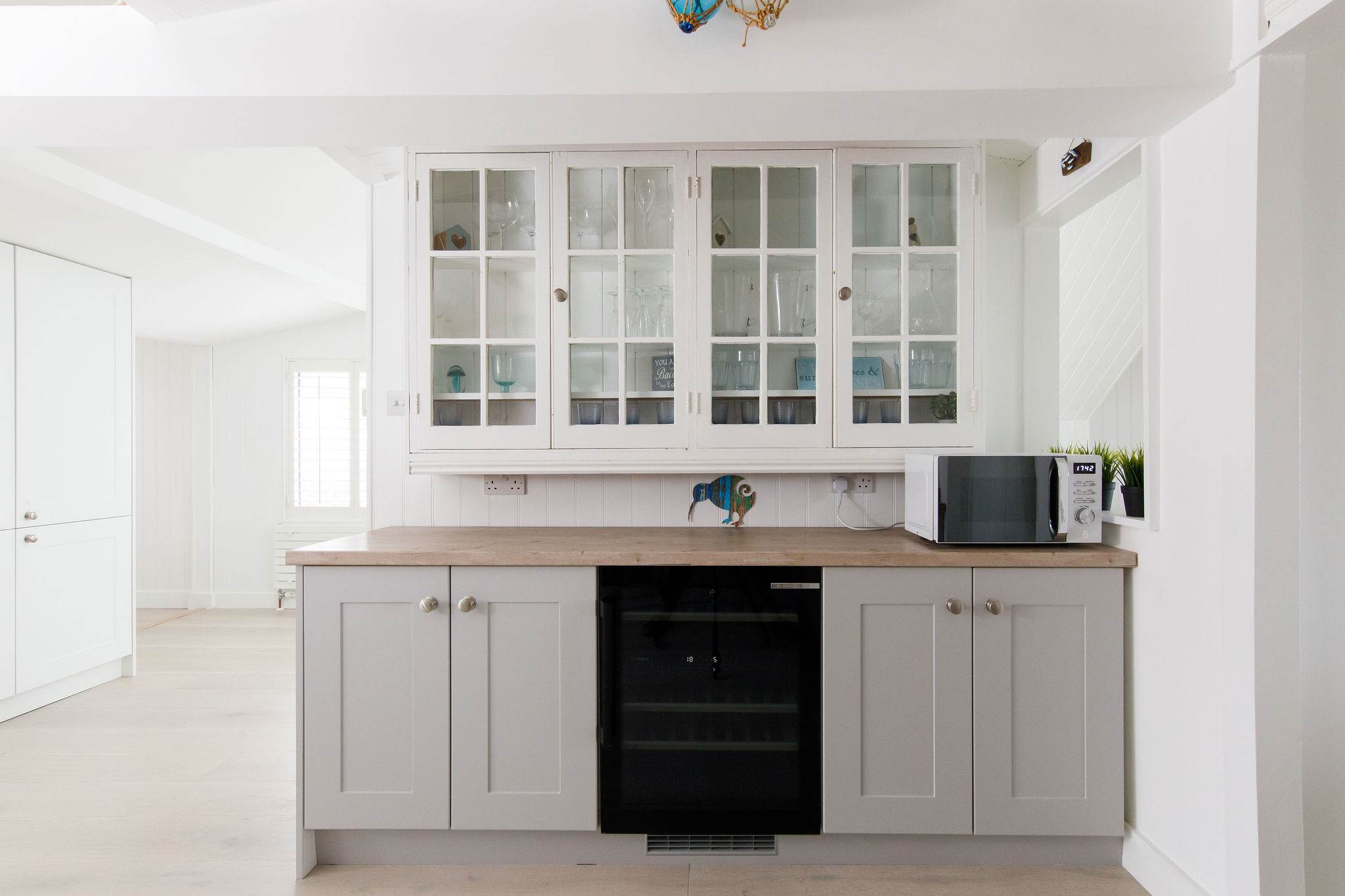 Plenty of countertops to utilise along with glasswear for your stay.