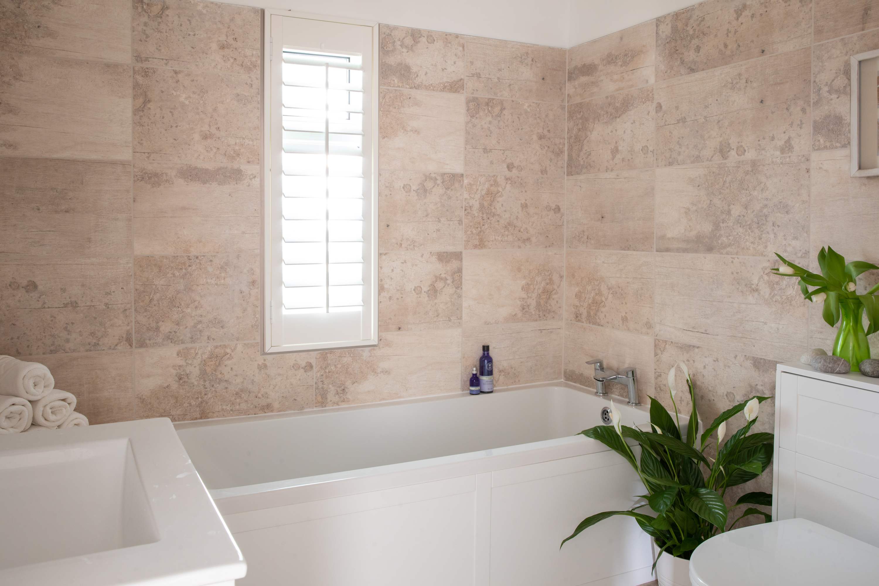 Relax in the ensuite to the master bedroom.