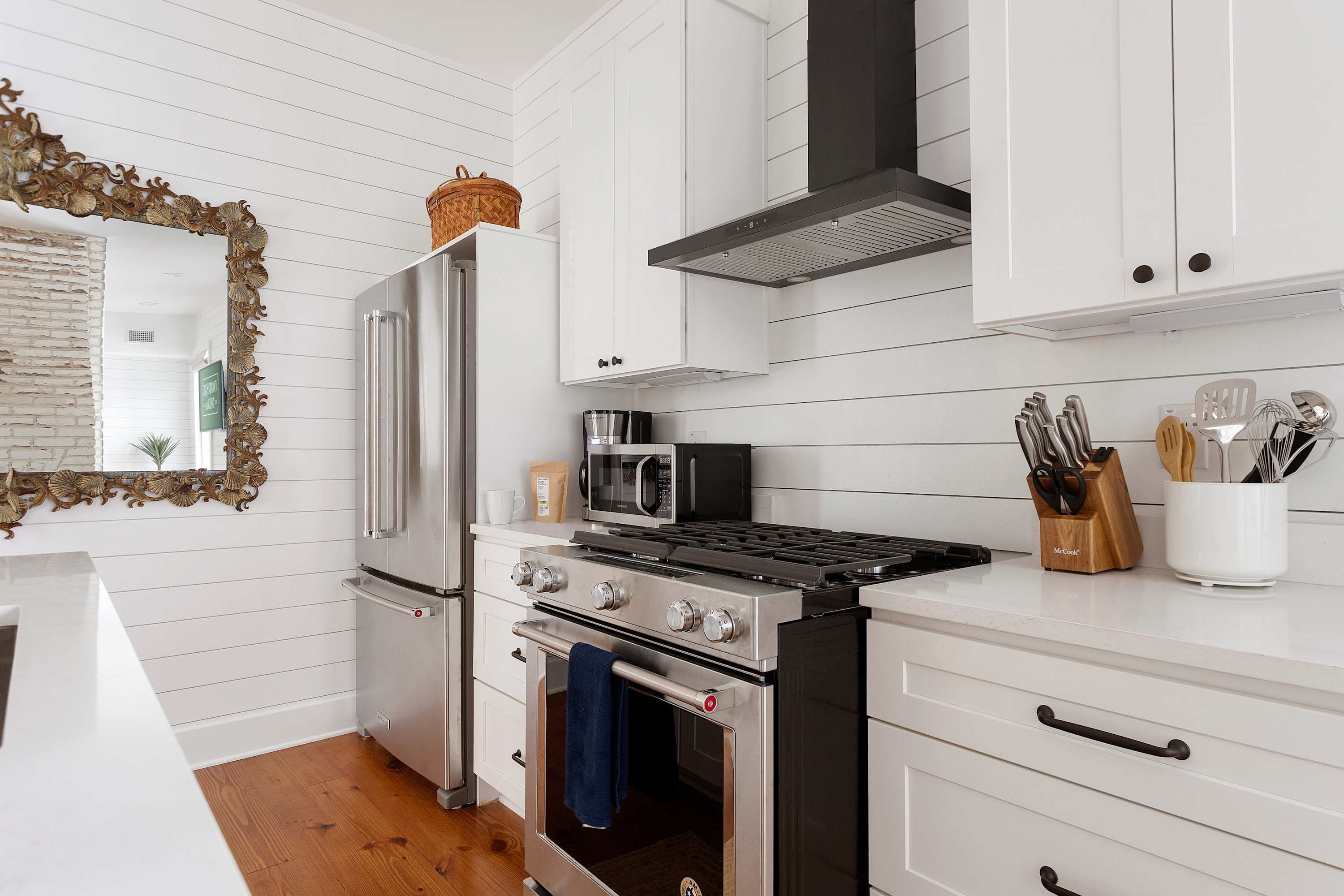 Fully equipped kitchen with everything you need to cook a meal!