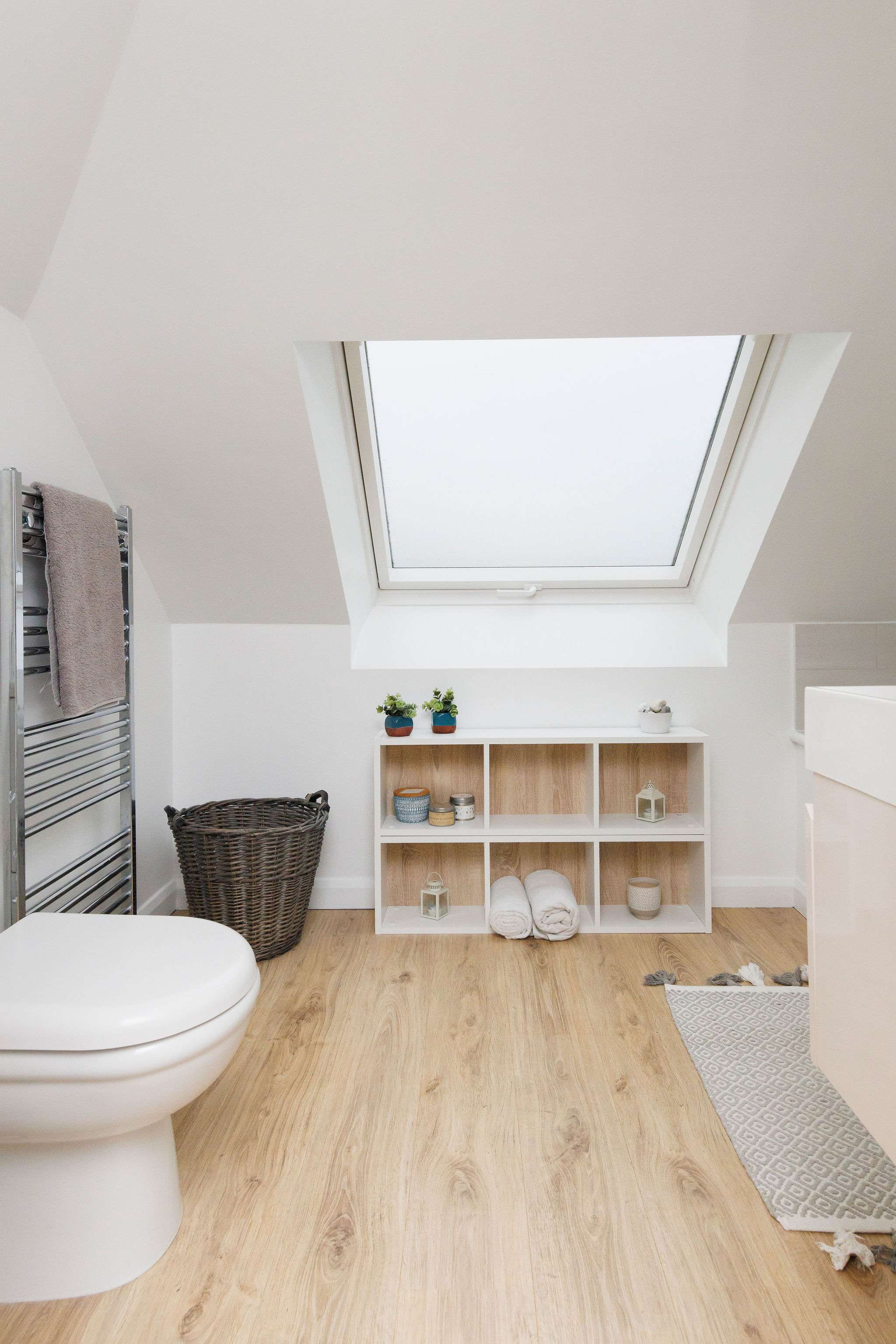 The upstairs bathroom has bath, WC and sink.