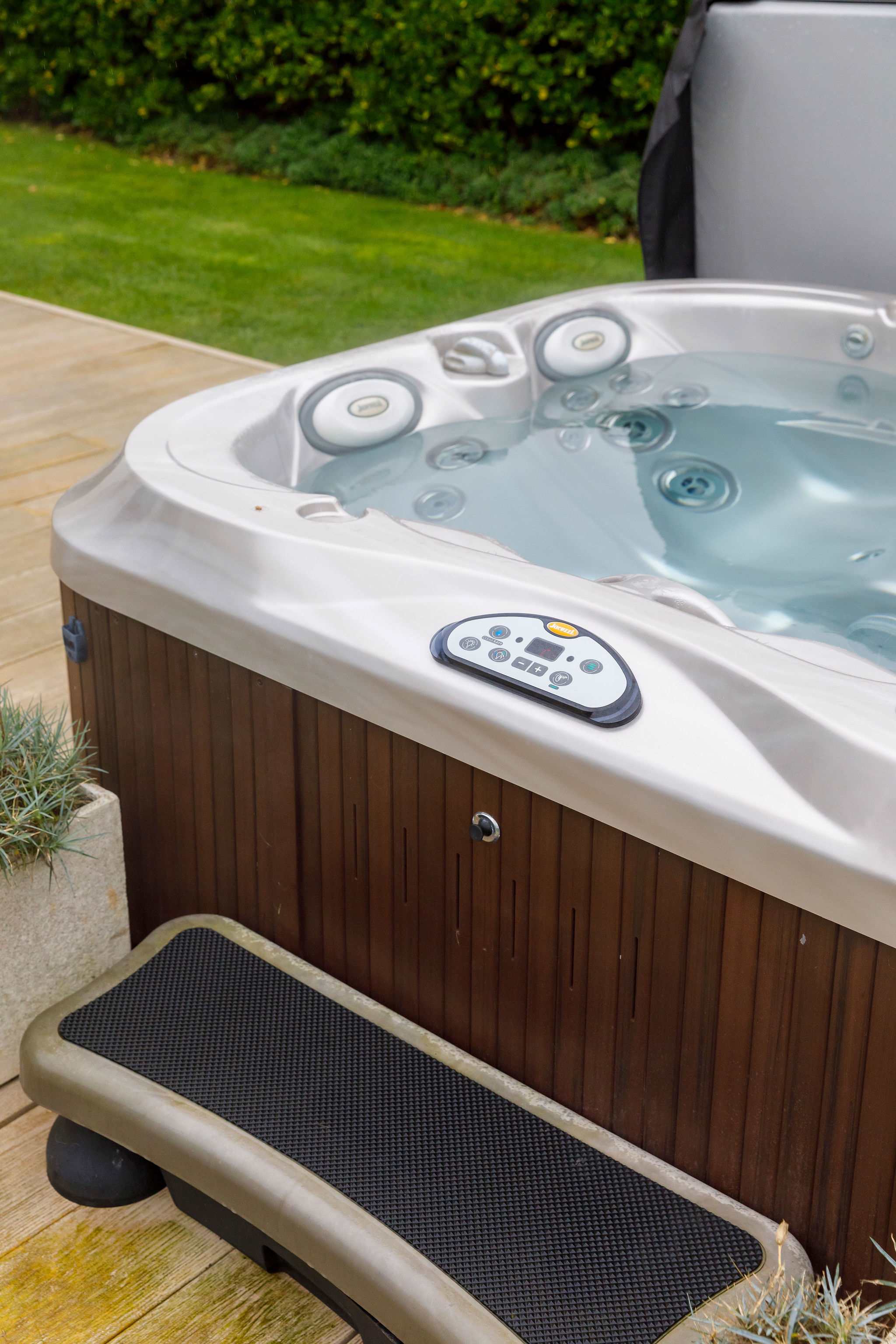 The hot tub is cleaned between each set of guests to ensure cleanliness and safety (£150 additional fee applies)