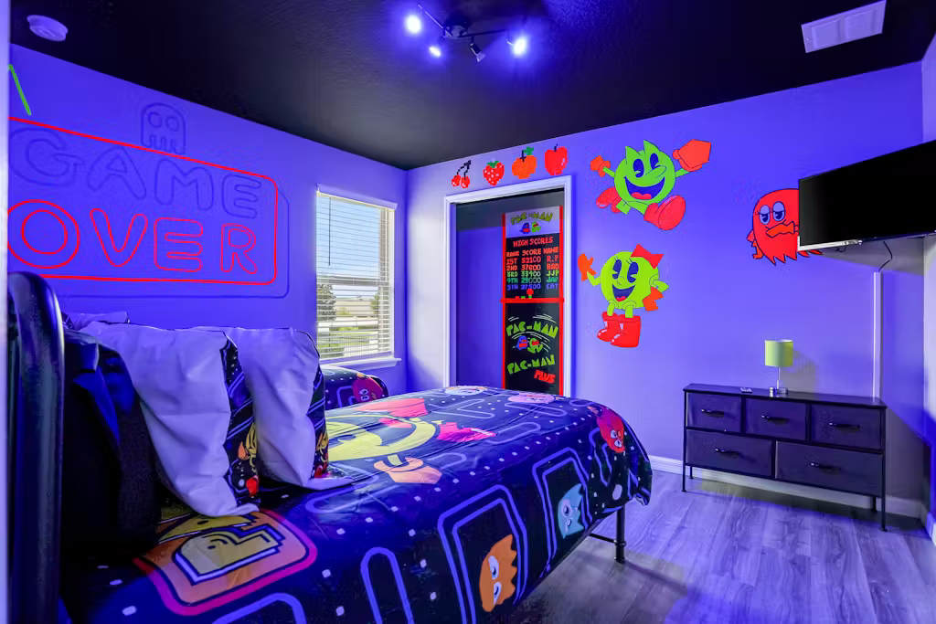 Resort villa near Disney w/ pool & game room