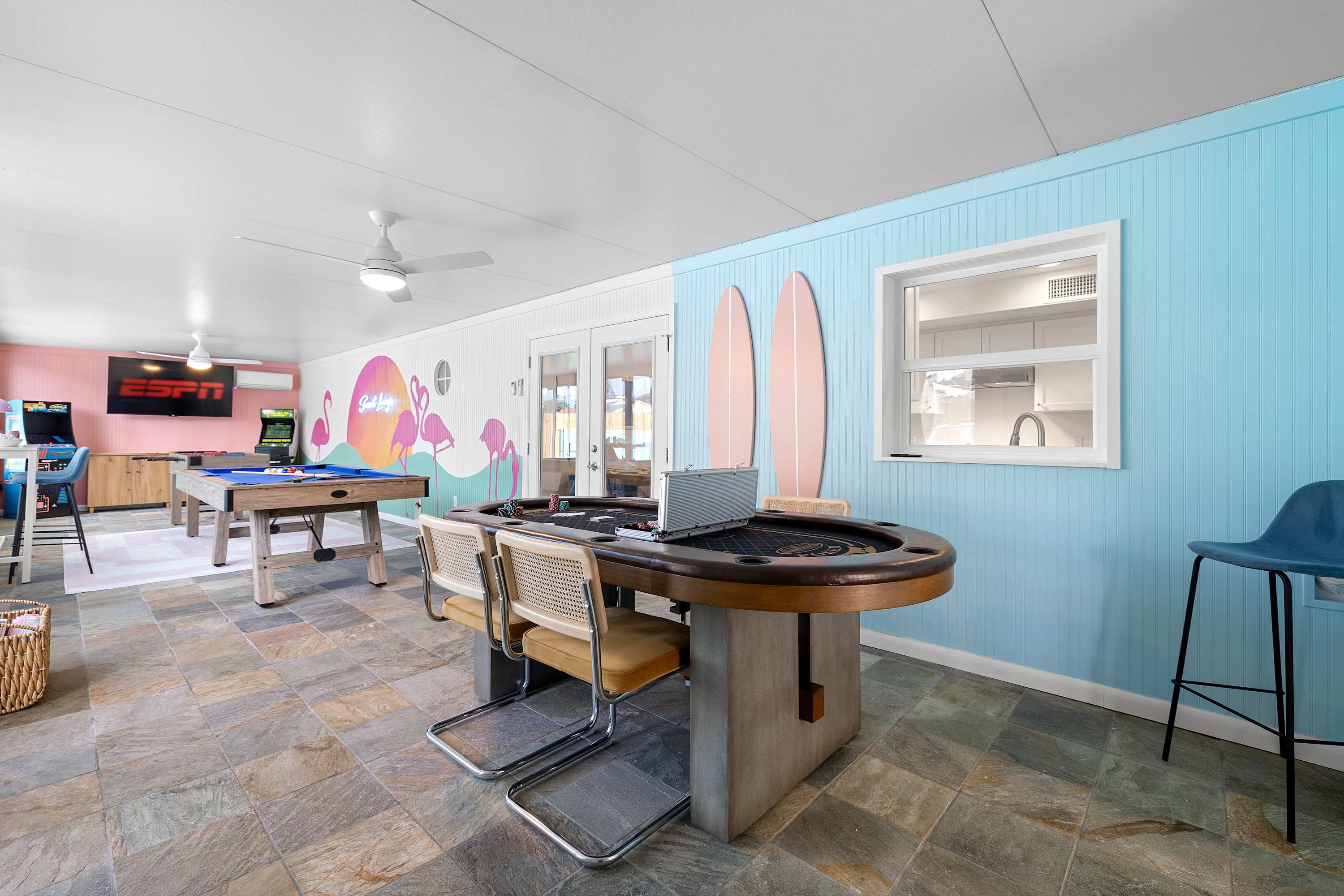 Villa w/pool, game room & putting green