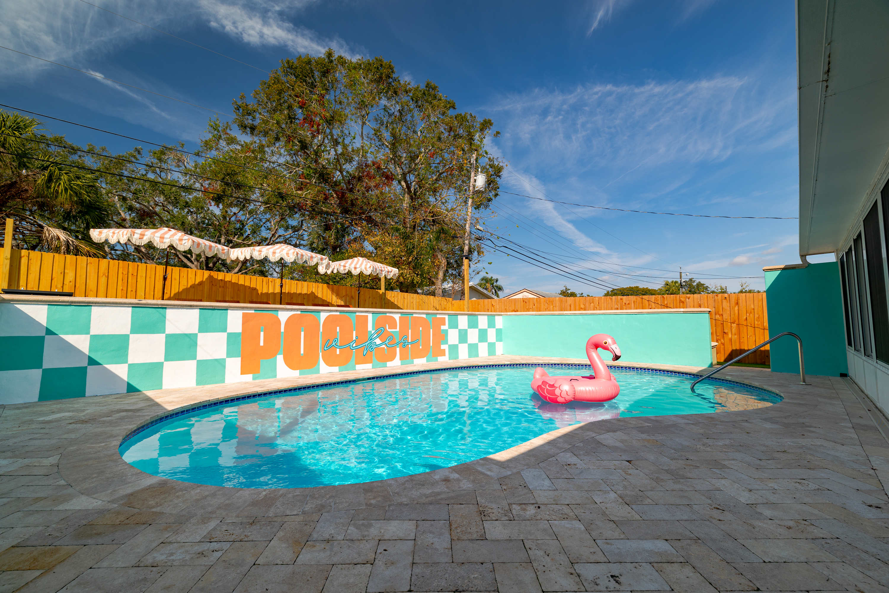 Villa w/pool, game room & putting green