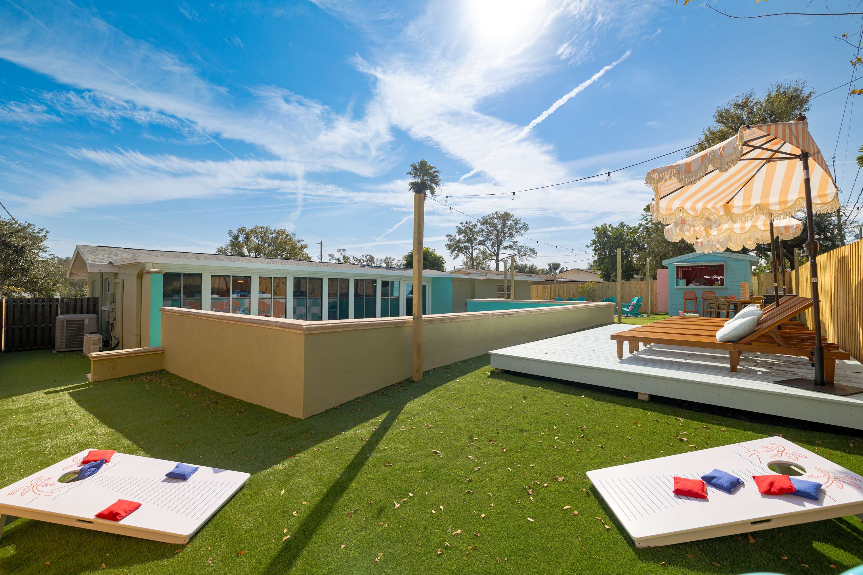 Villa w/pool, game room & putting green