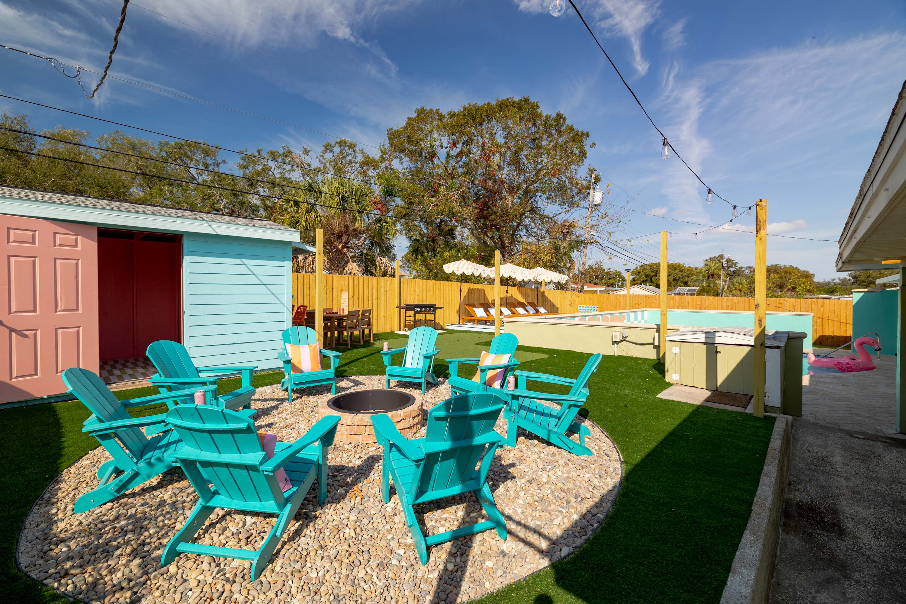 Villa w/pool, game room & putting green