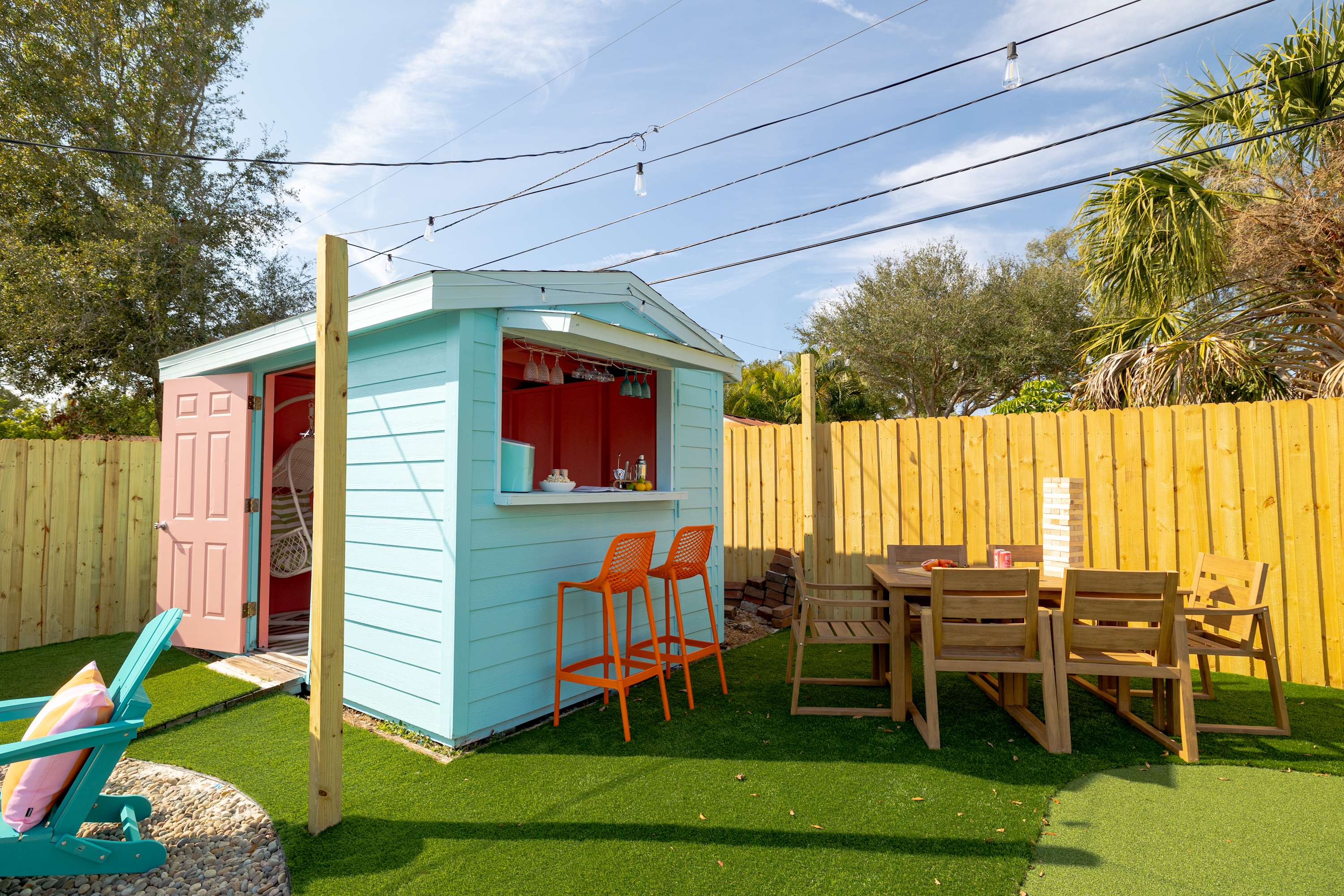 Villa w/pool, game room & putting green