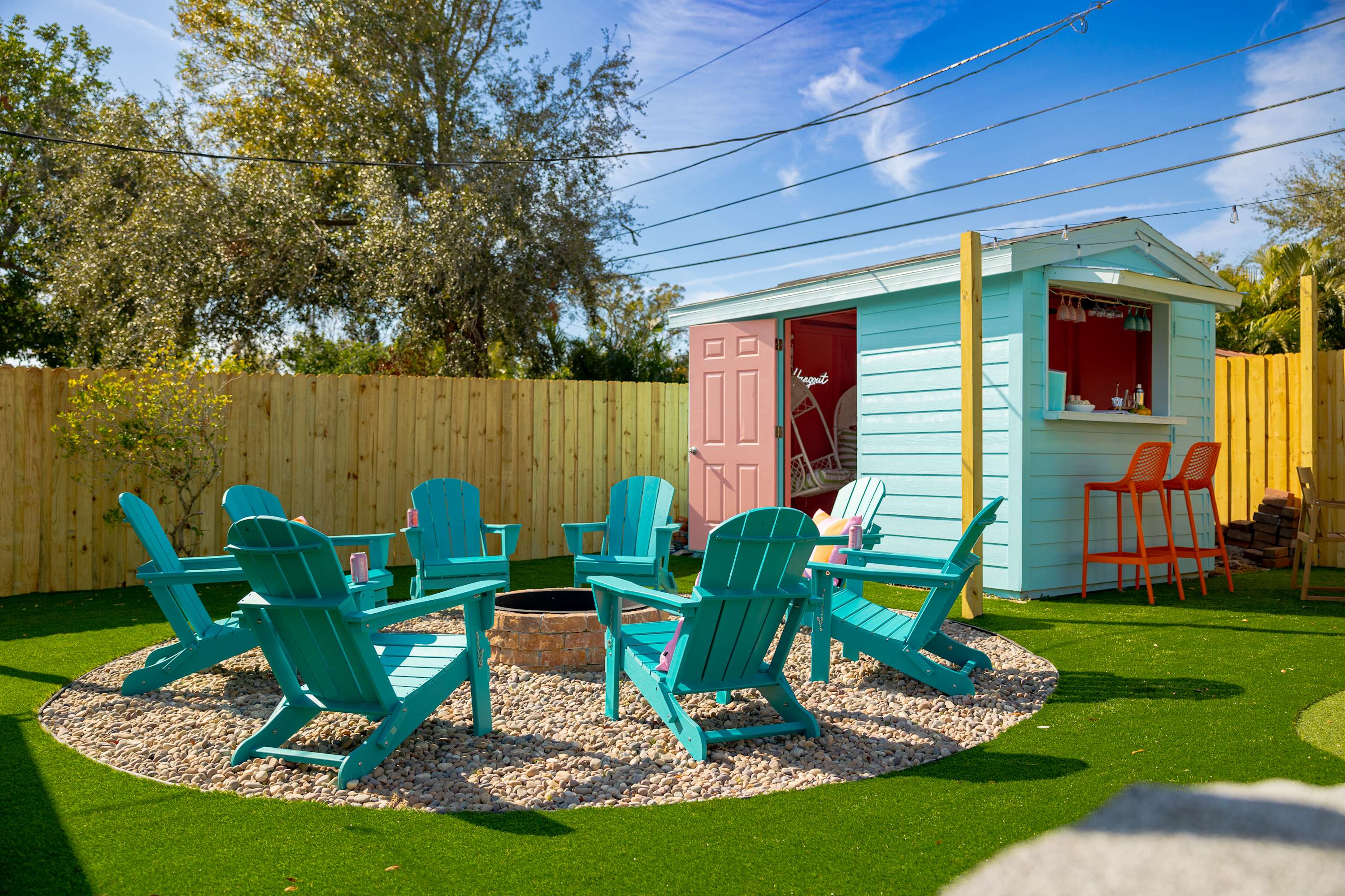 Villa w/pool, game room & putting green