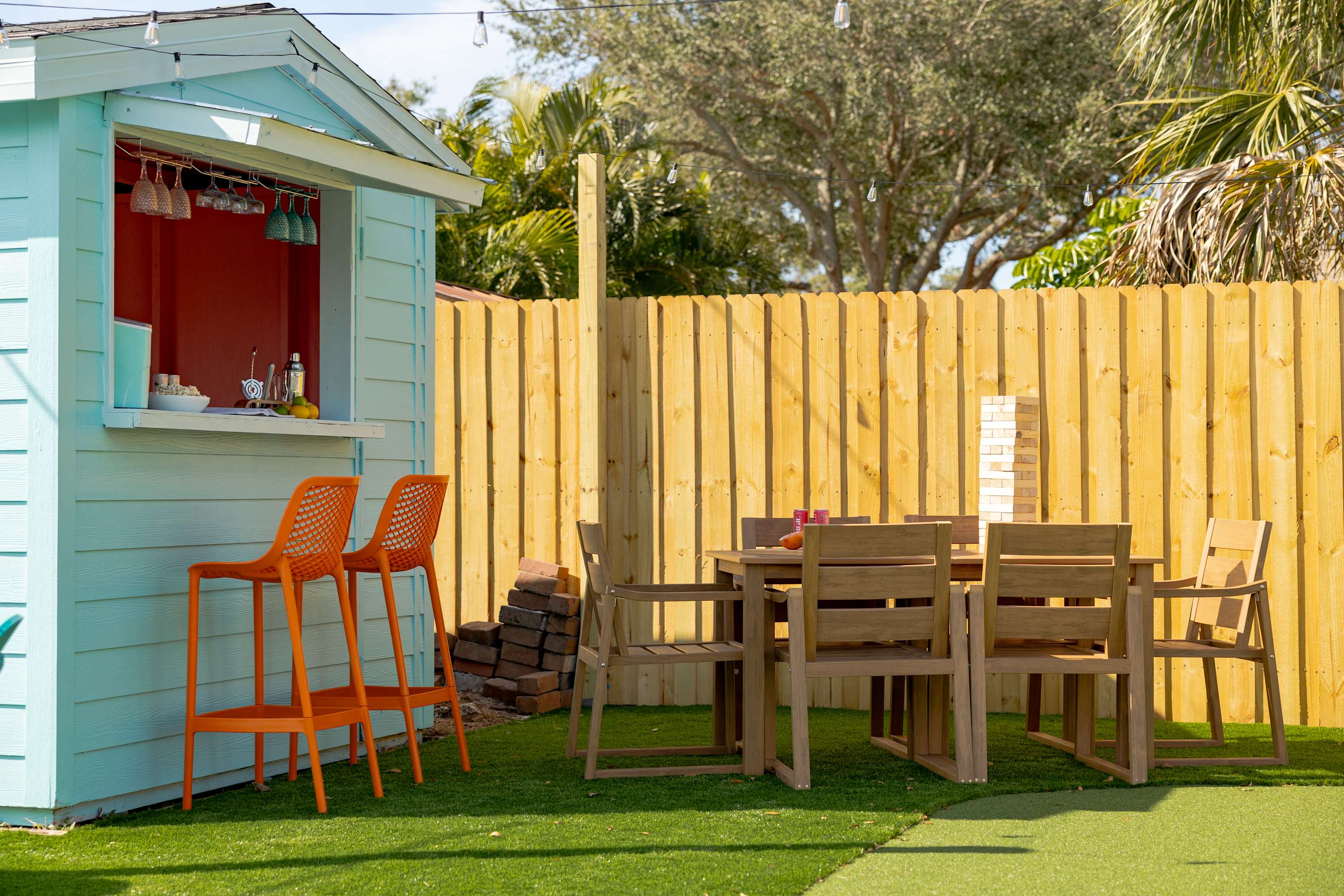 Villa w/pool, game room & putting green