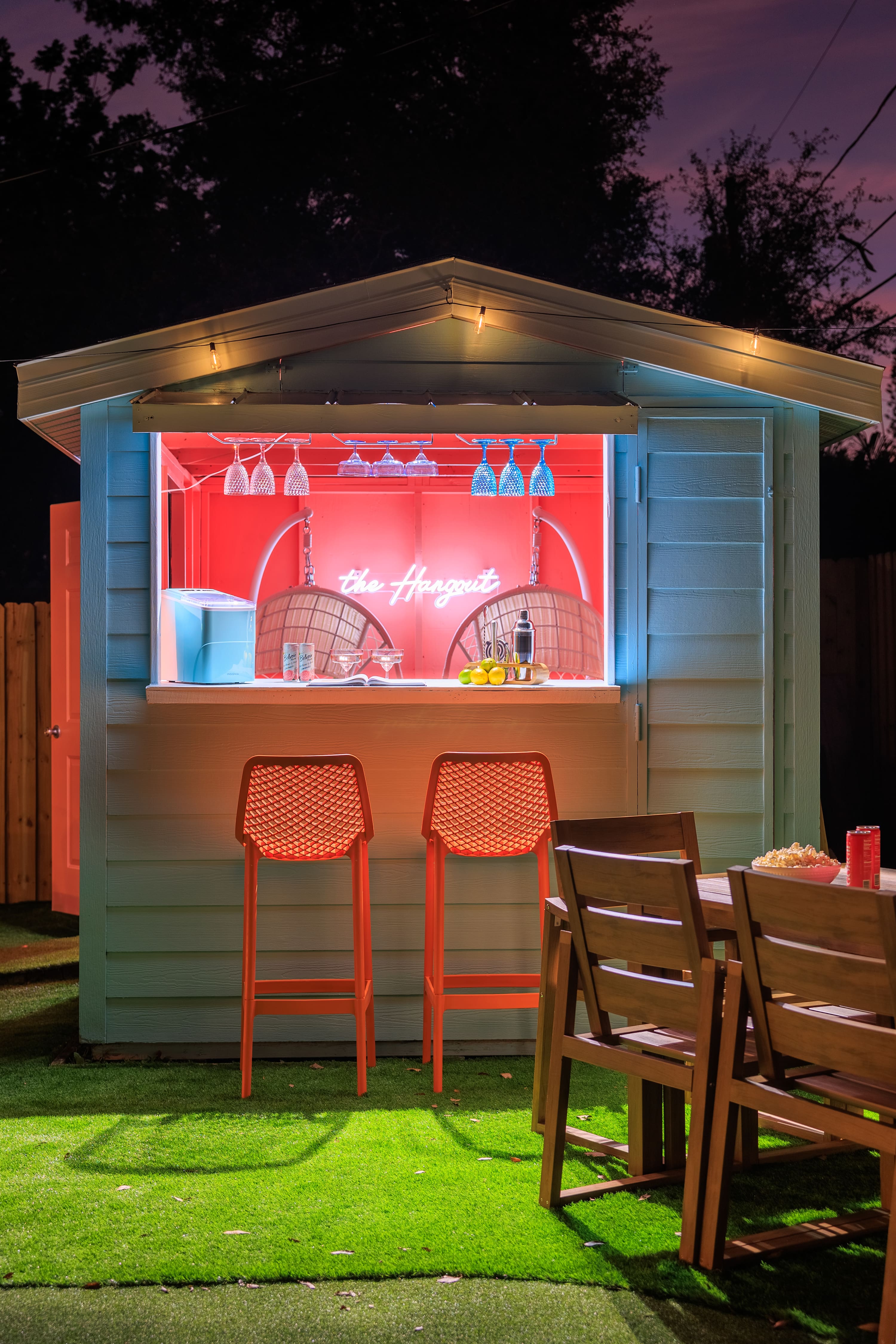 Villa w/pool, game room & putting green