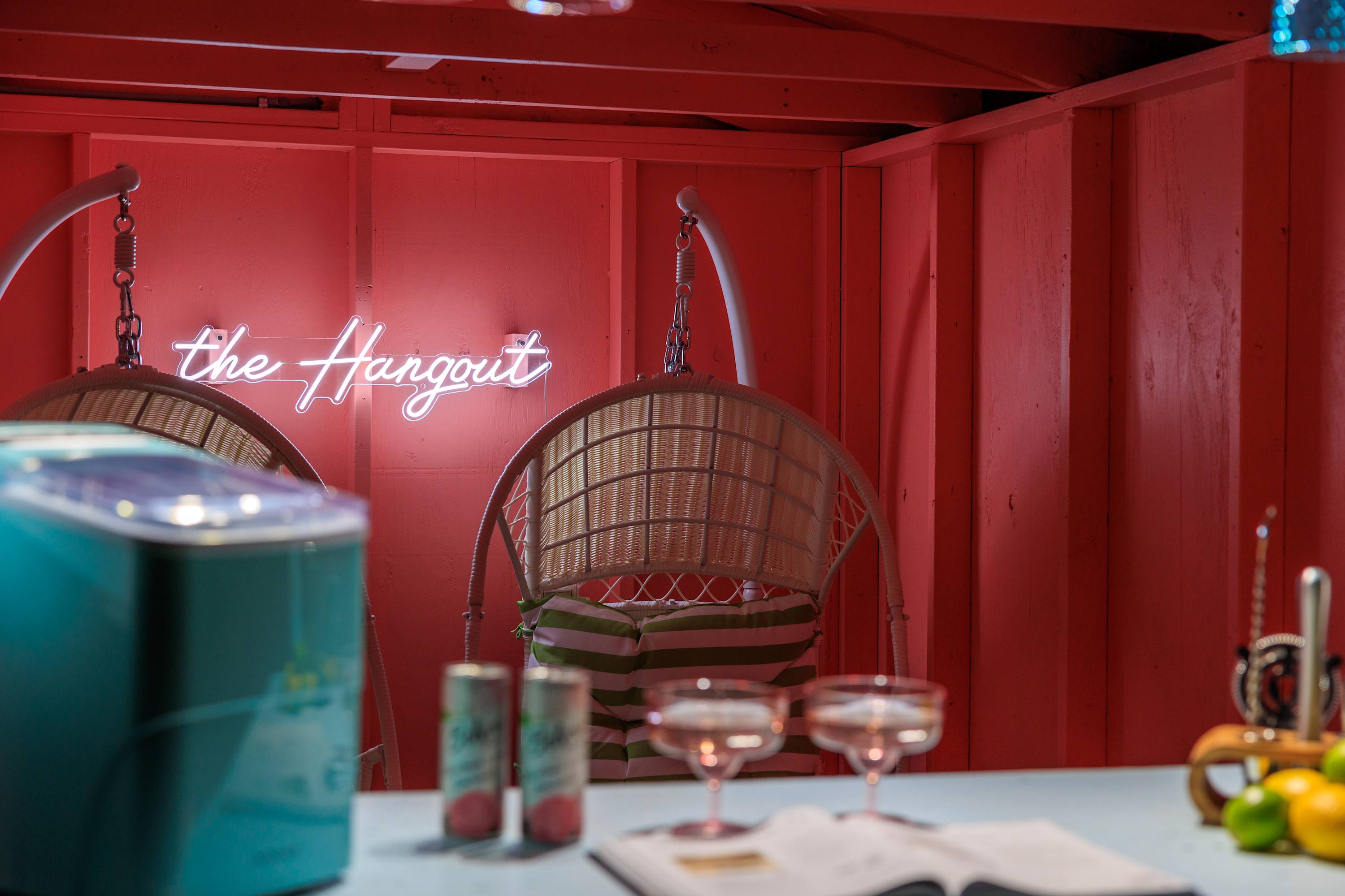 Villa w/pool, game room & putting green