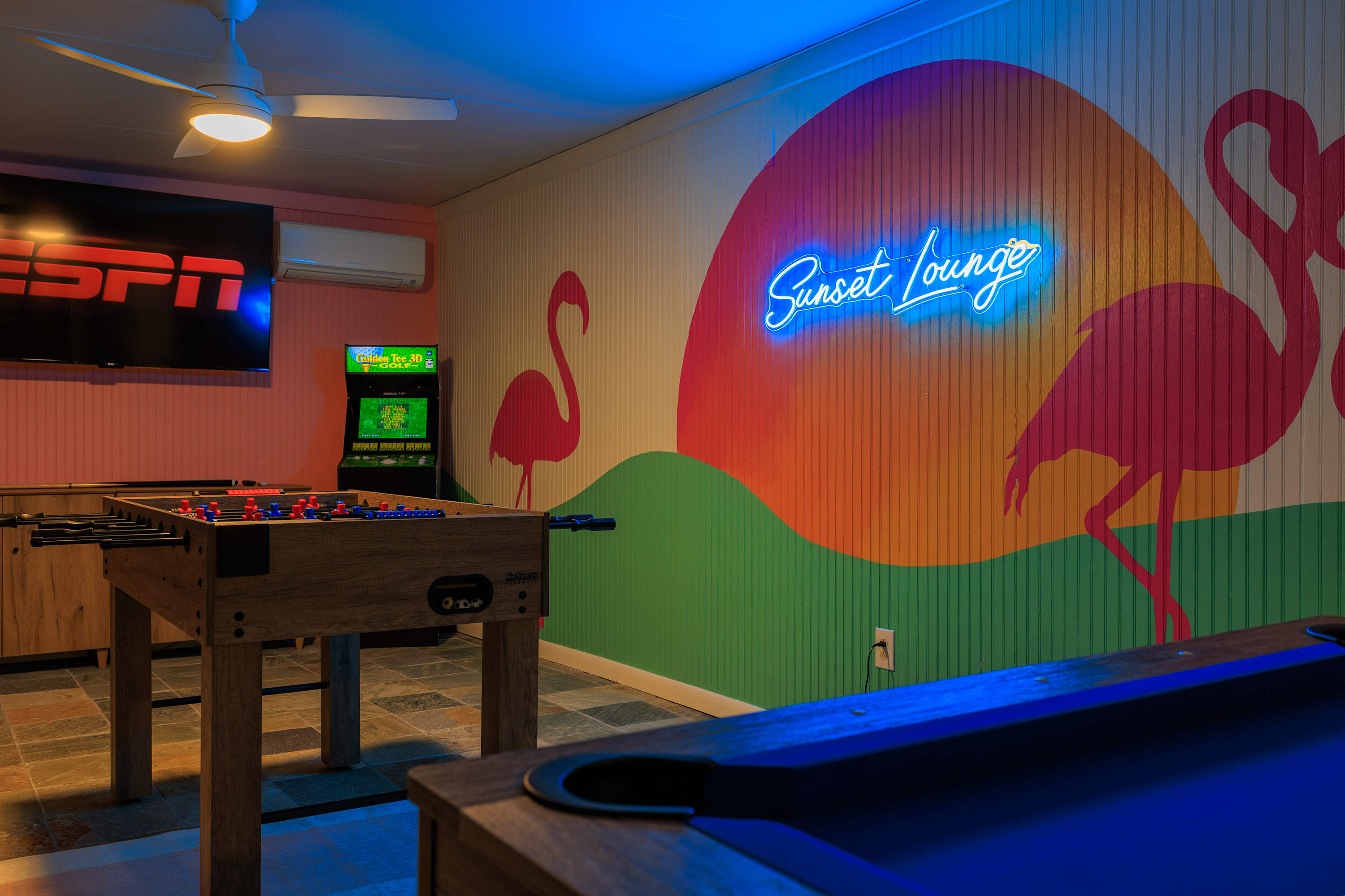 Villa w/pool, game room & putting green