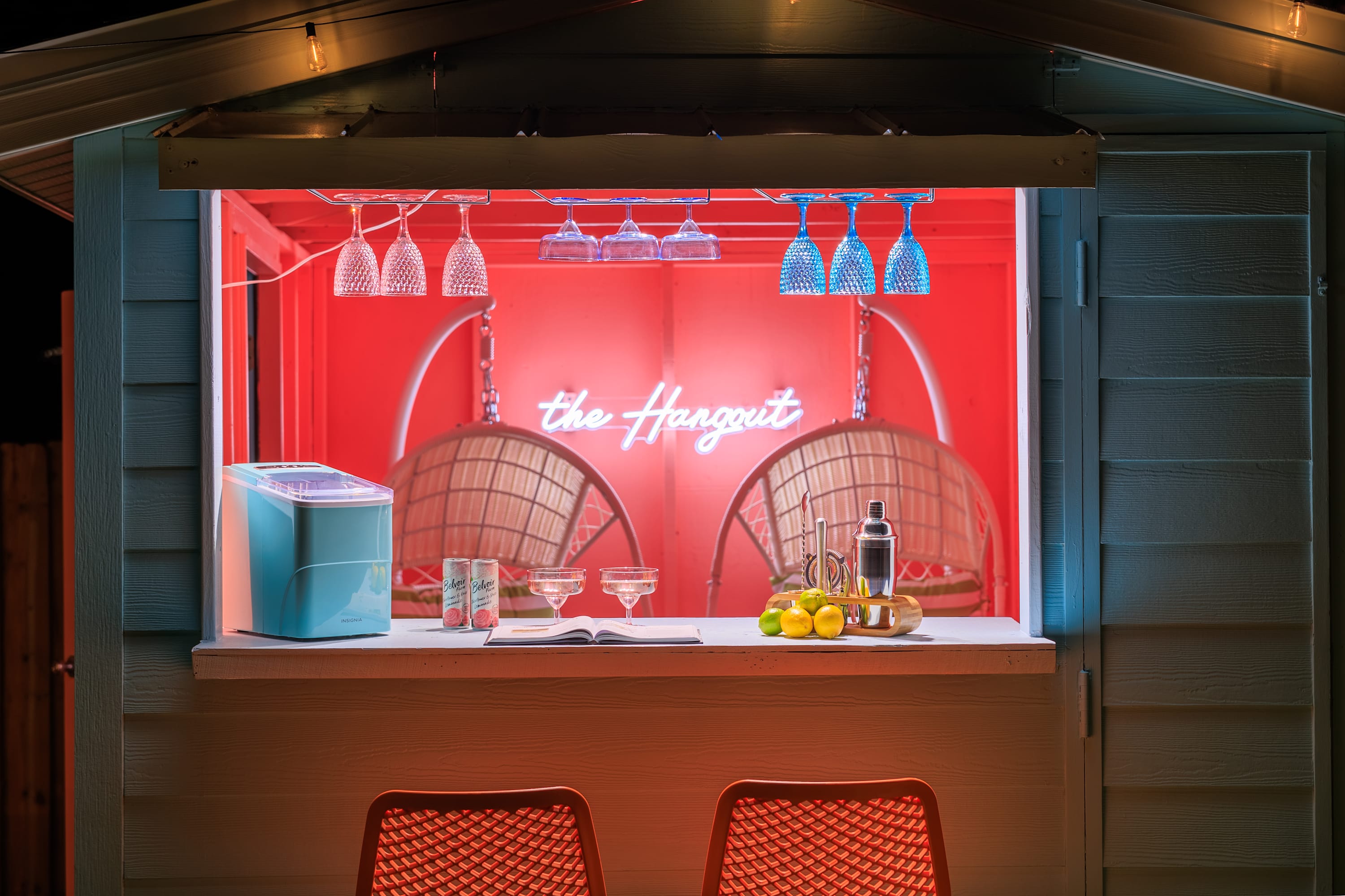 Villa w/pool, game room & putting green