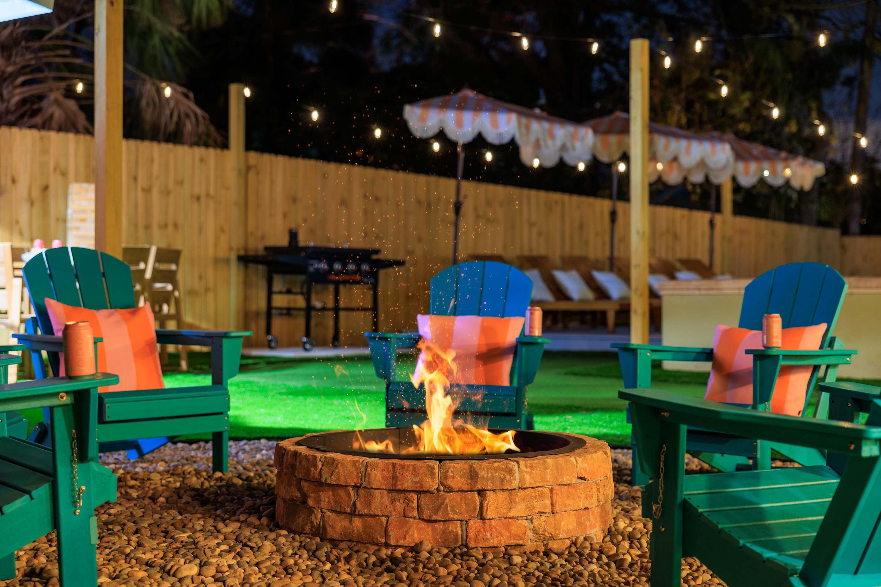 Villa w/pool, game room & putting green