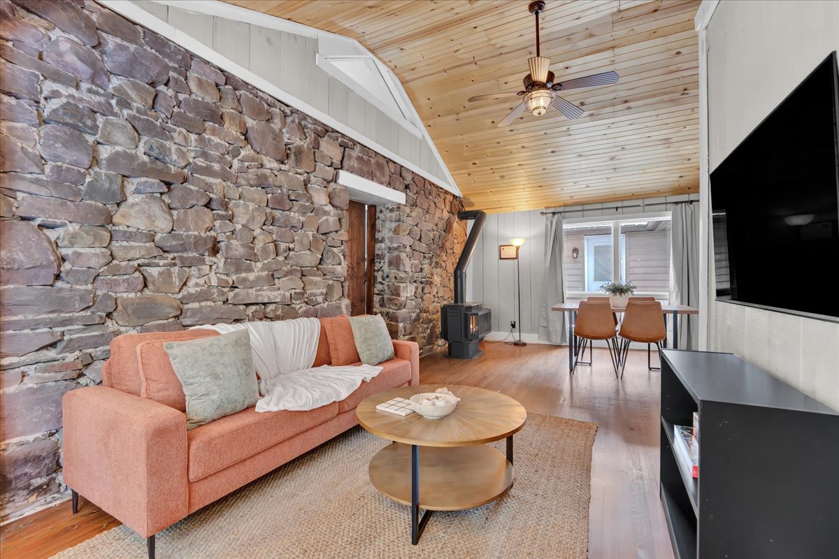 Pocono Pines Stone Cabin | Central to Attractions