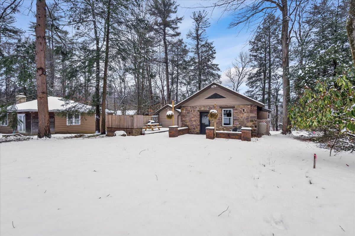 Pocono Pines Stone Cabin | Central to Attractions