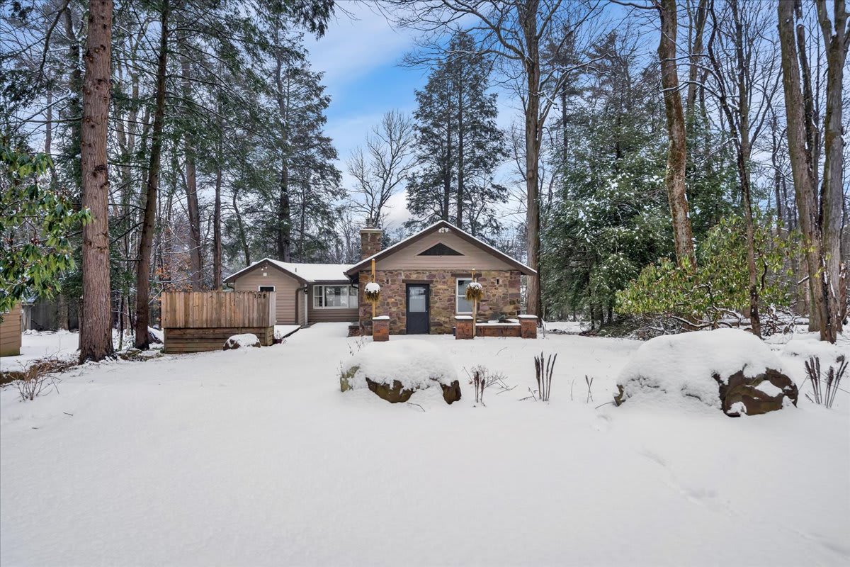 Pocono Pines Stone Cabin | Central to Attractions