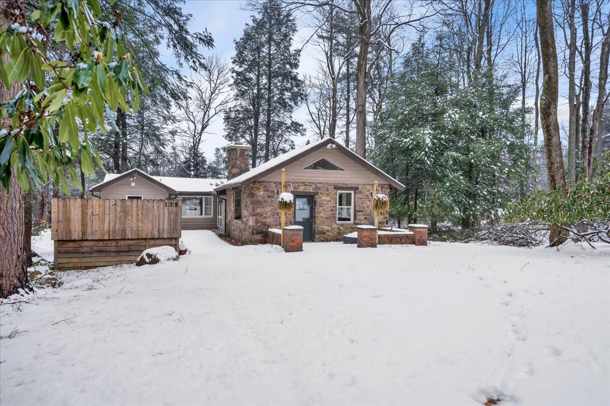 Pocono Pines Stone Cabin | Central to Attractions
