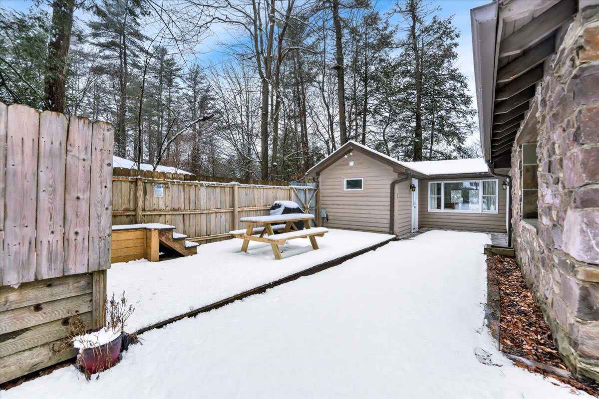 Pocono Pines Stone Cabin | Central to Attractions