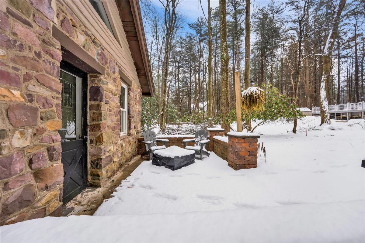 Pocono Pines Stone Cabin | Central to Attractions