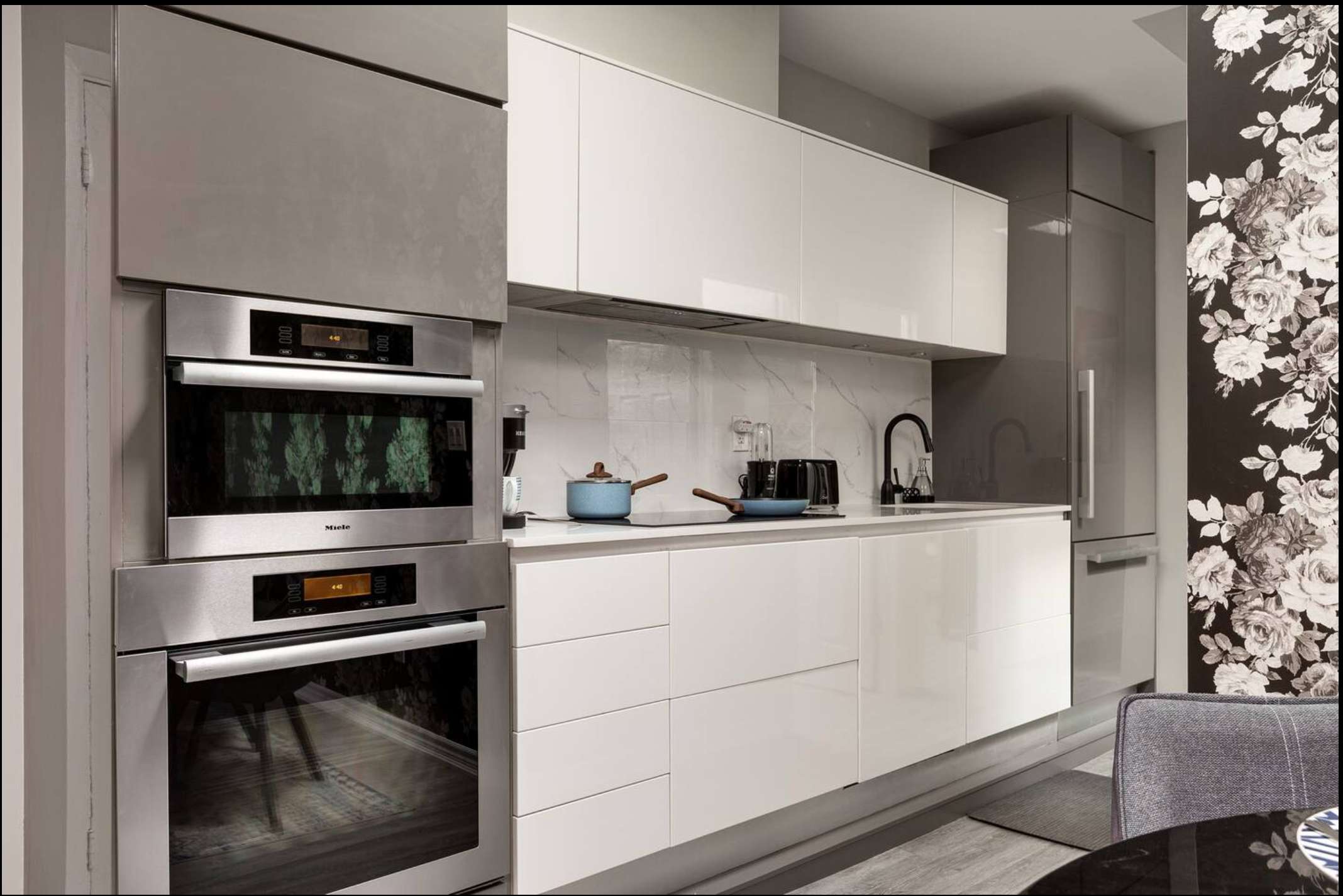 Elegant Suite w Patio BBQ Grill 4