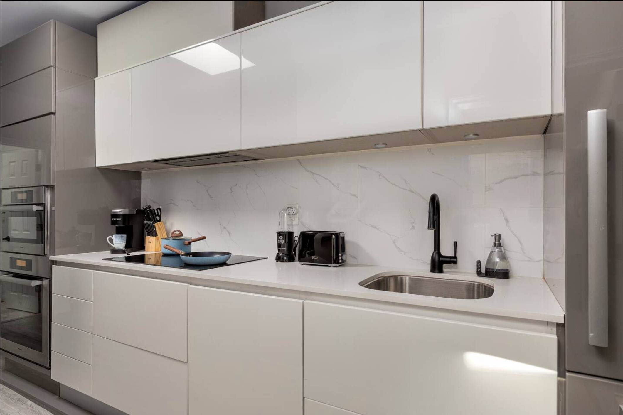 Modern Kitchen with Top-of-the-line appliances 