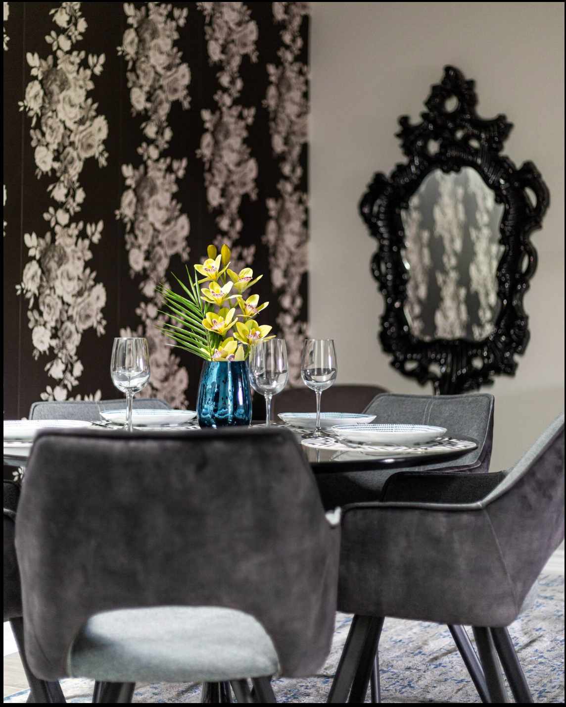 Dining Area accommodating 5 guests