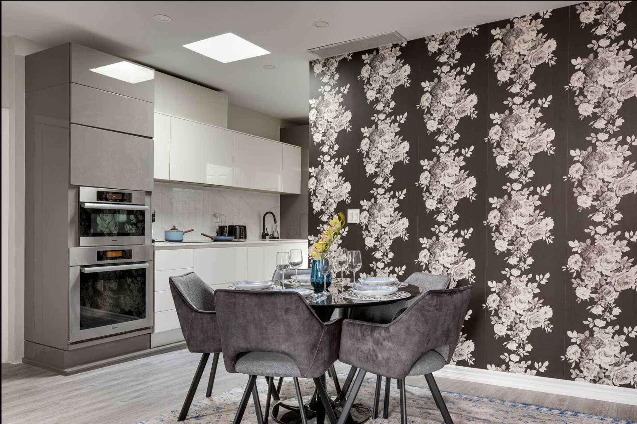 Stylish Dining Area with seating for 5 guests