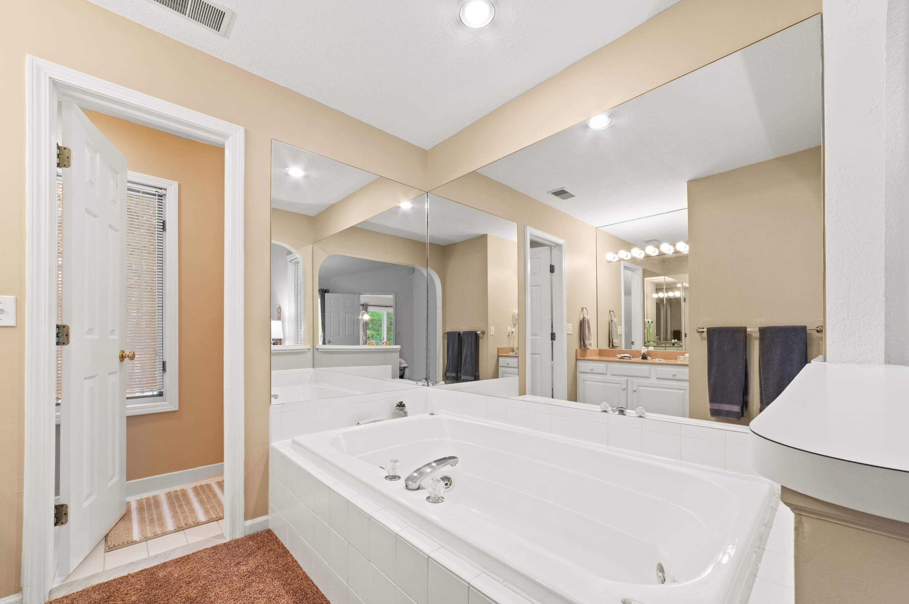 Creekside Condo w/ Pool & Beach Club 6