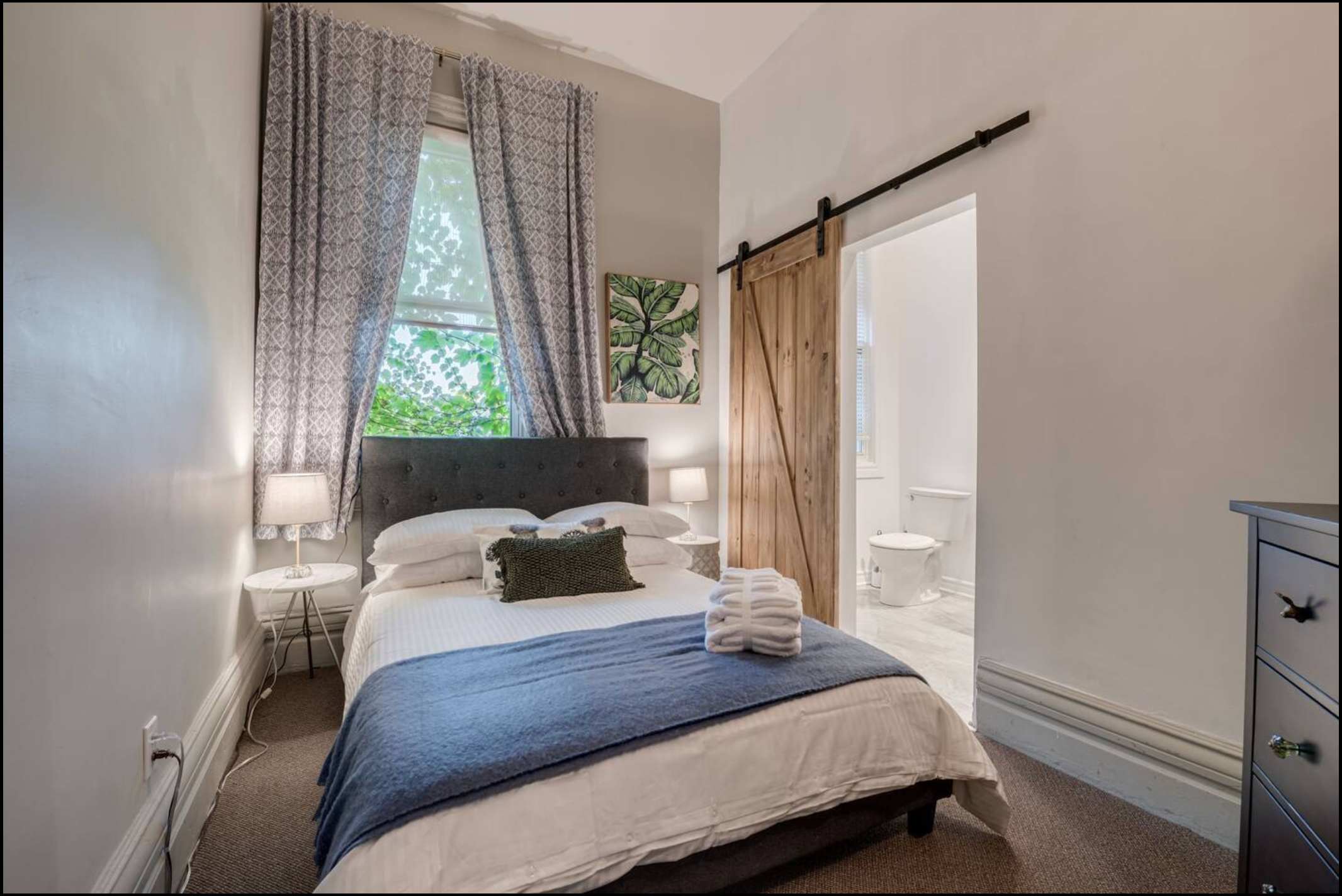 Queen Bedroom with En-suite Bathroom