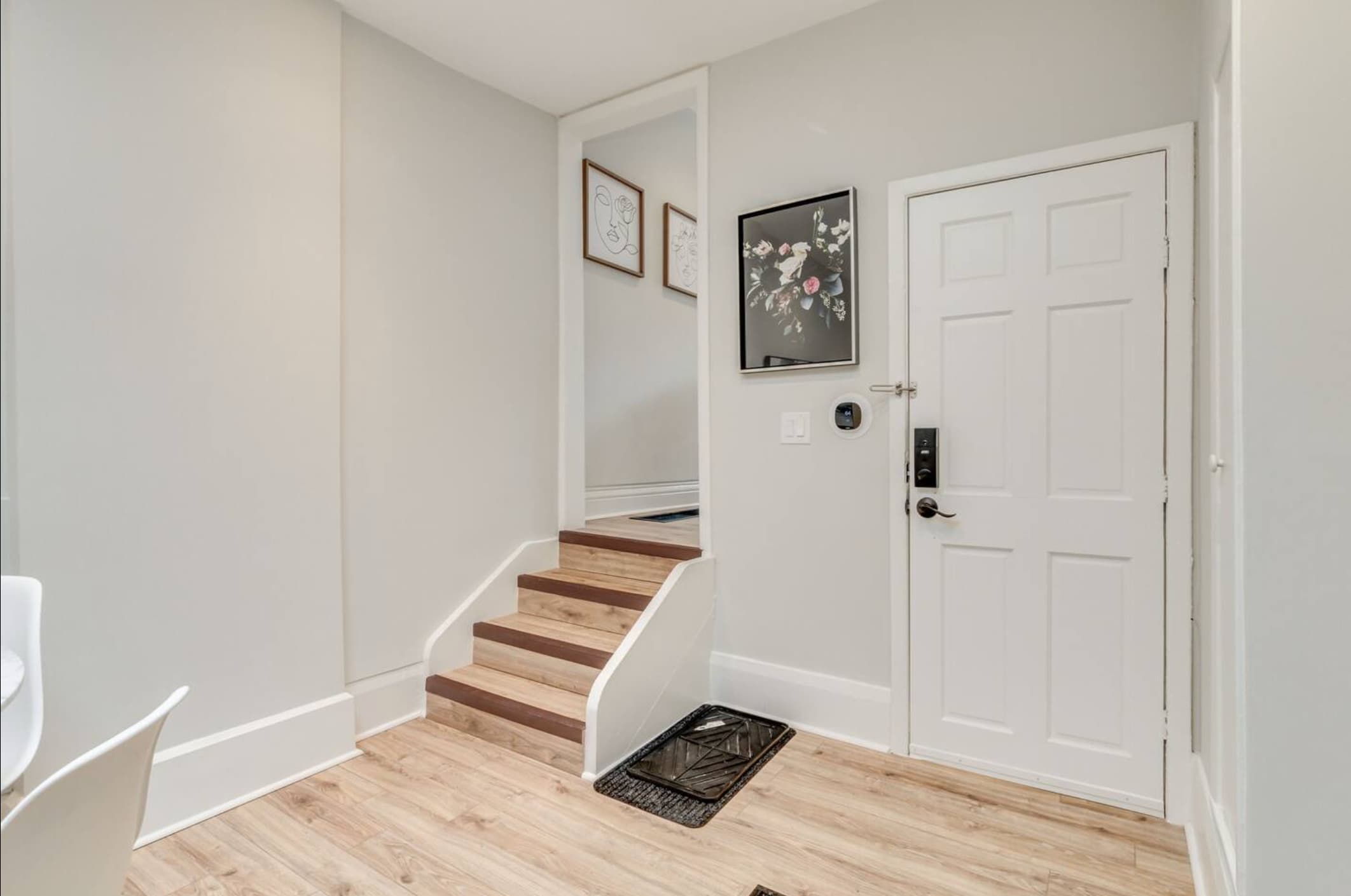 Casa Hotels Stylish Suite w Fireplace Leslieville | Photo 18