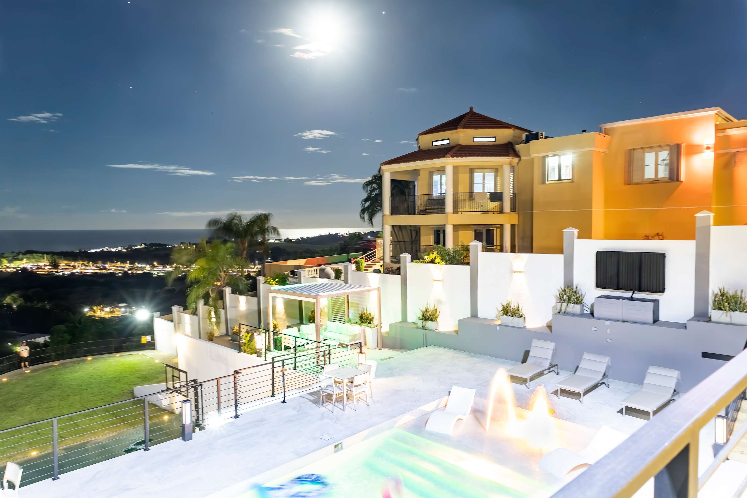Luxury Villa on the hills looking at the atlantic ocean - Property photo