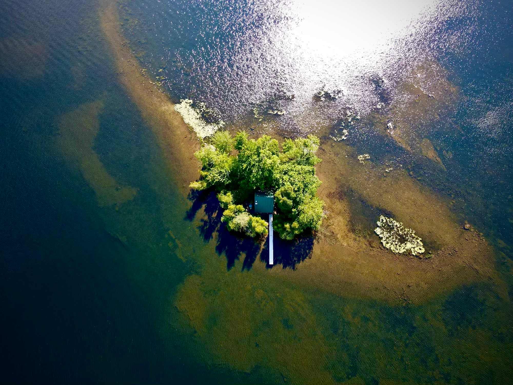 A private island surrounded by a 1400-acre backyard of lake.