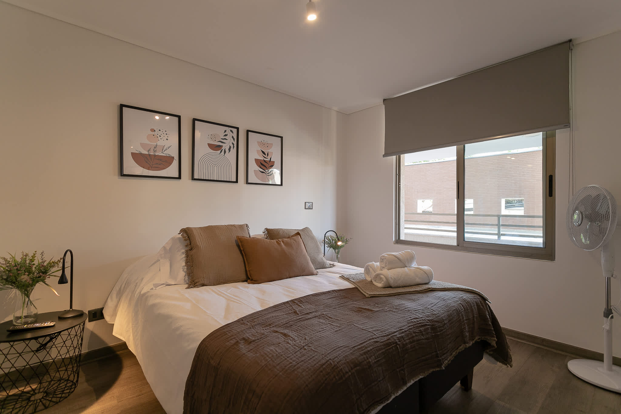 Dormitorio en suite con cama queen, ideal para descansar