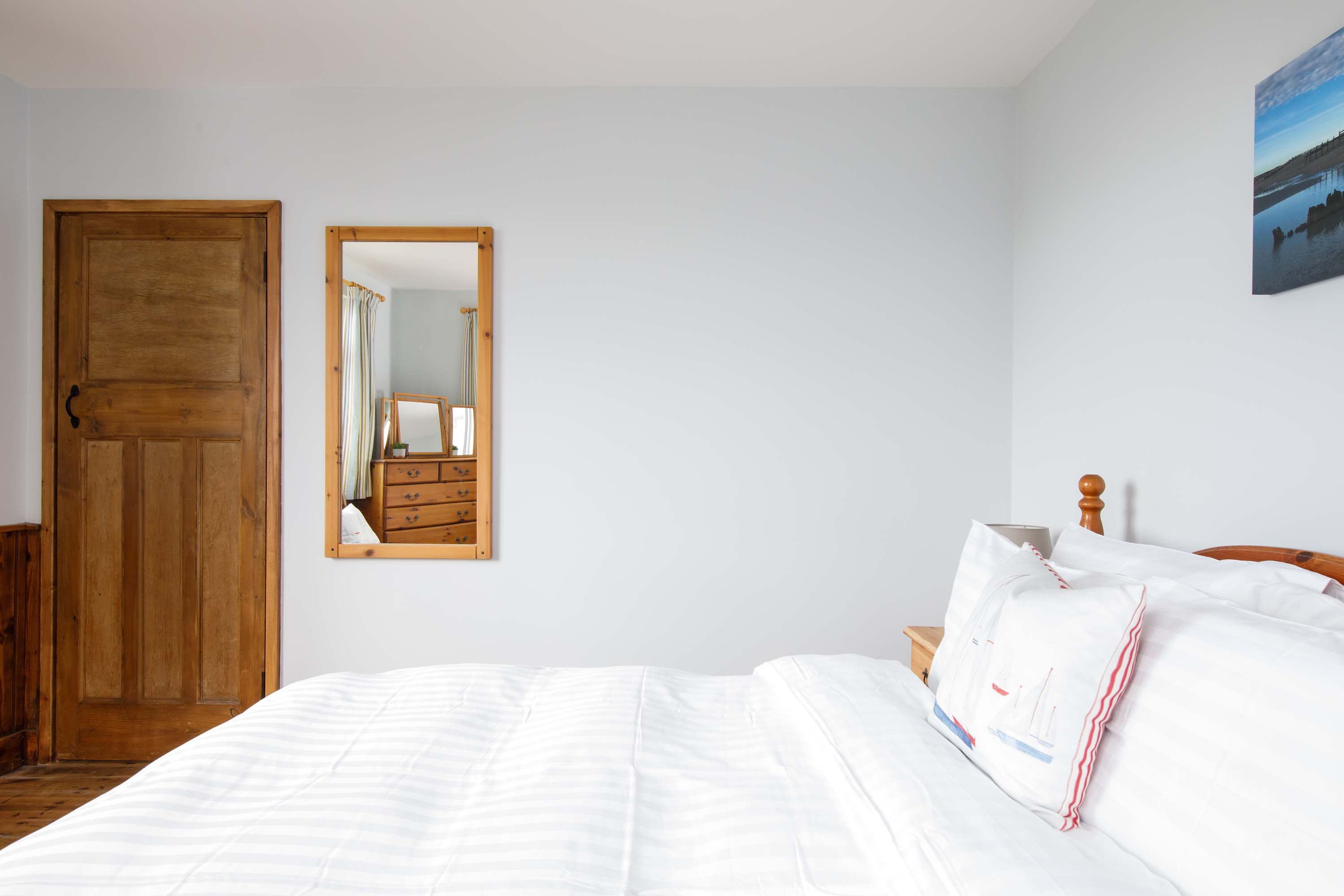 Check your evening outfit in the mirror