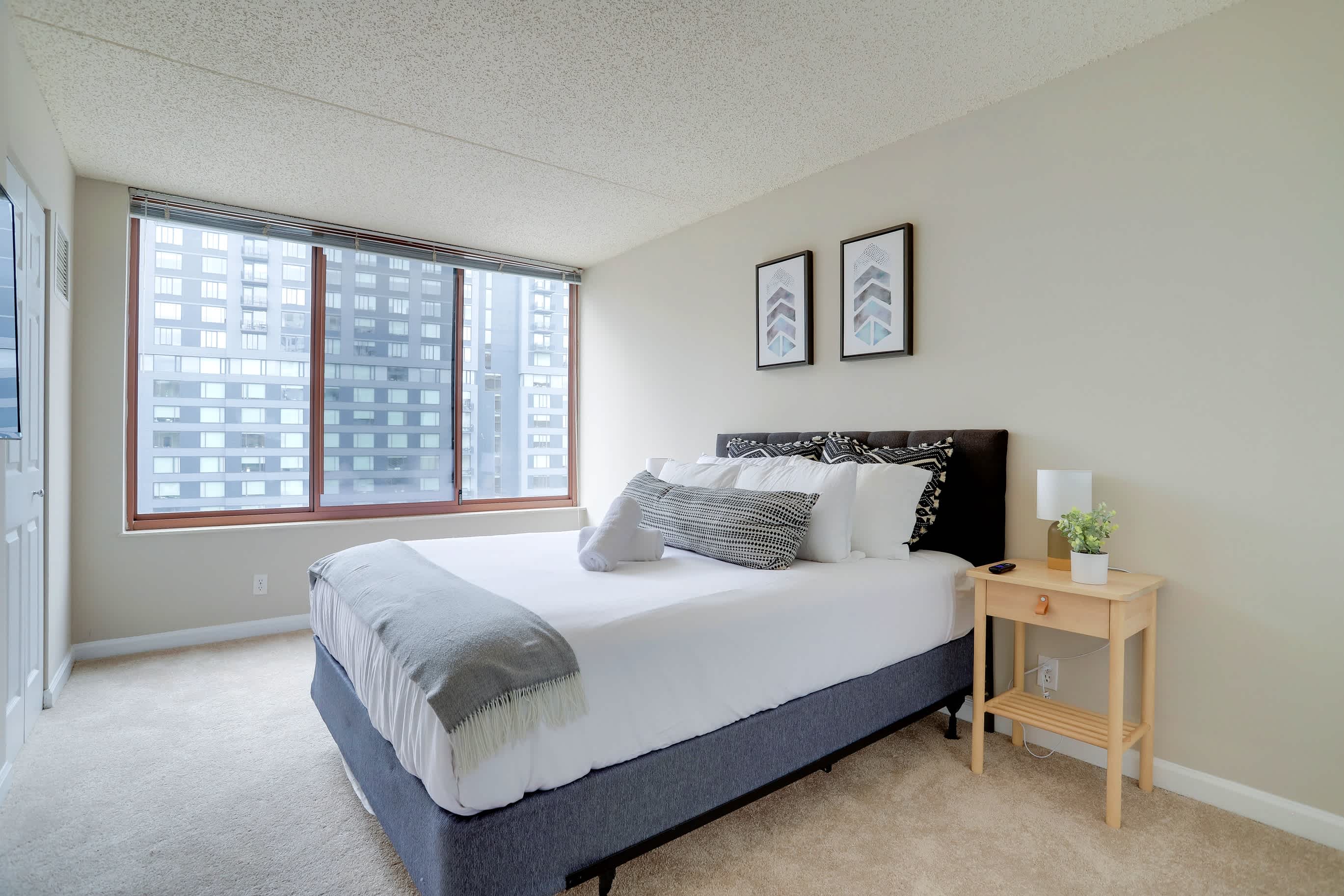 Charming 2BR Apt in Great Location
