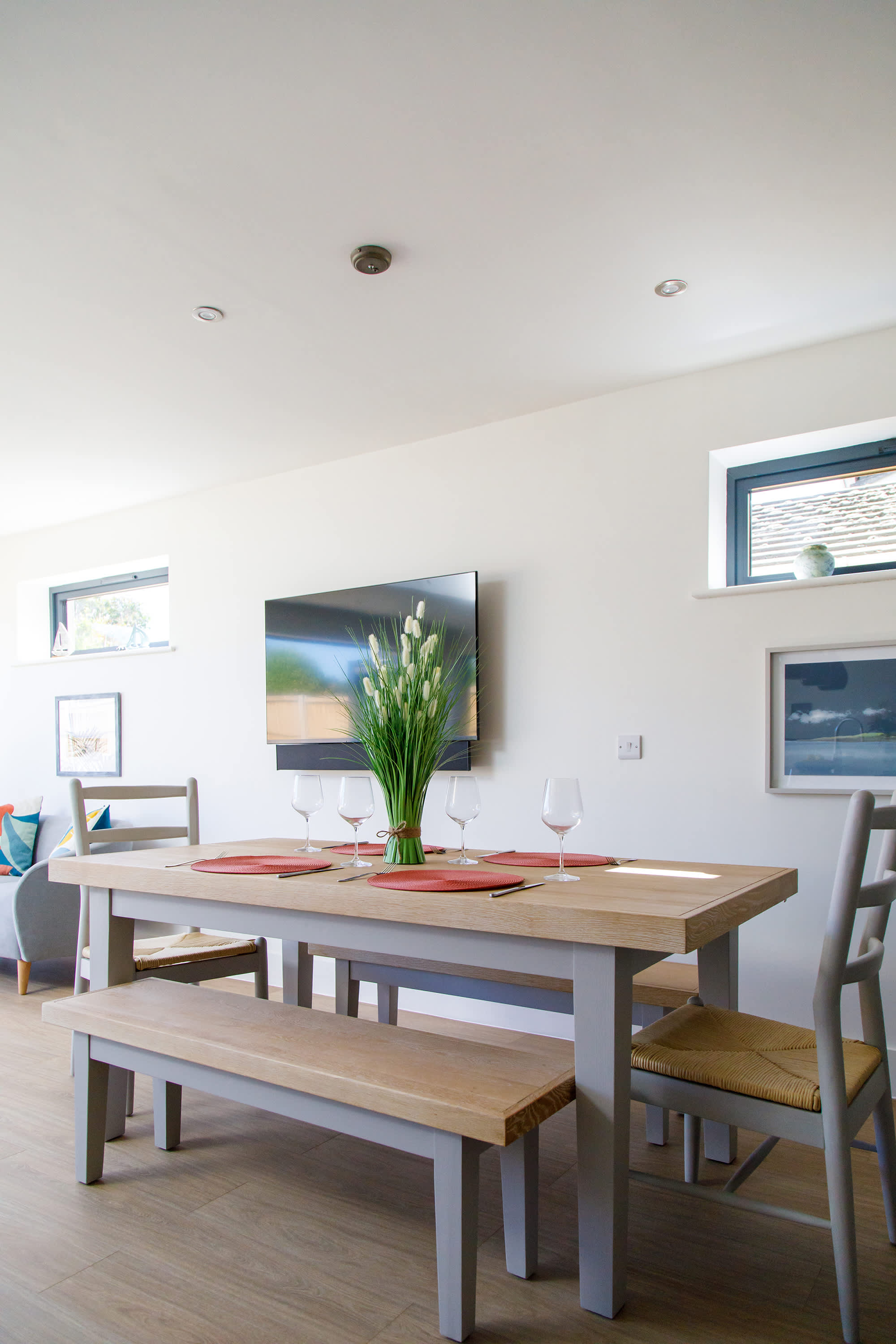 The dining table can extend to seat 8 - 10 guests.