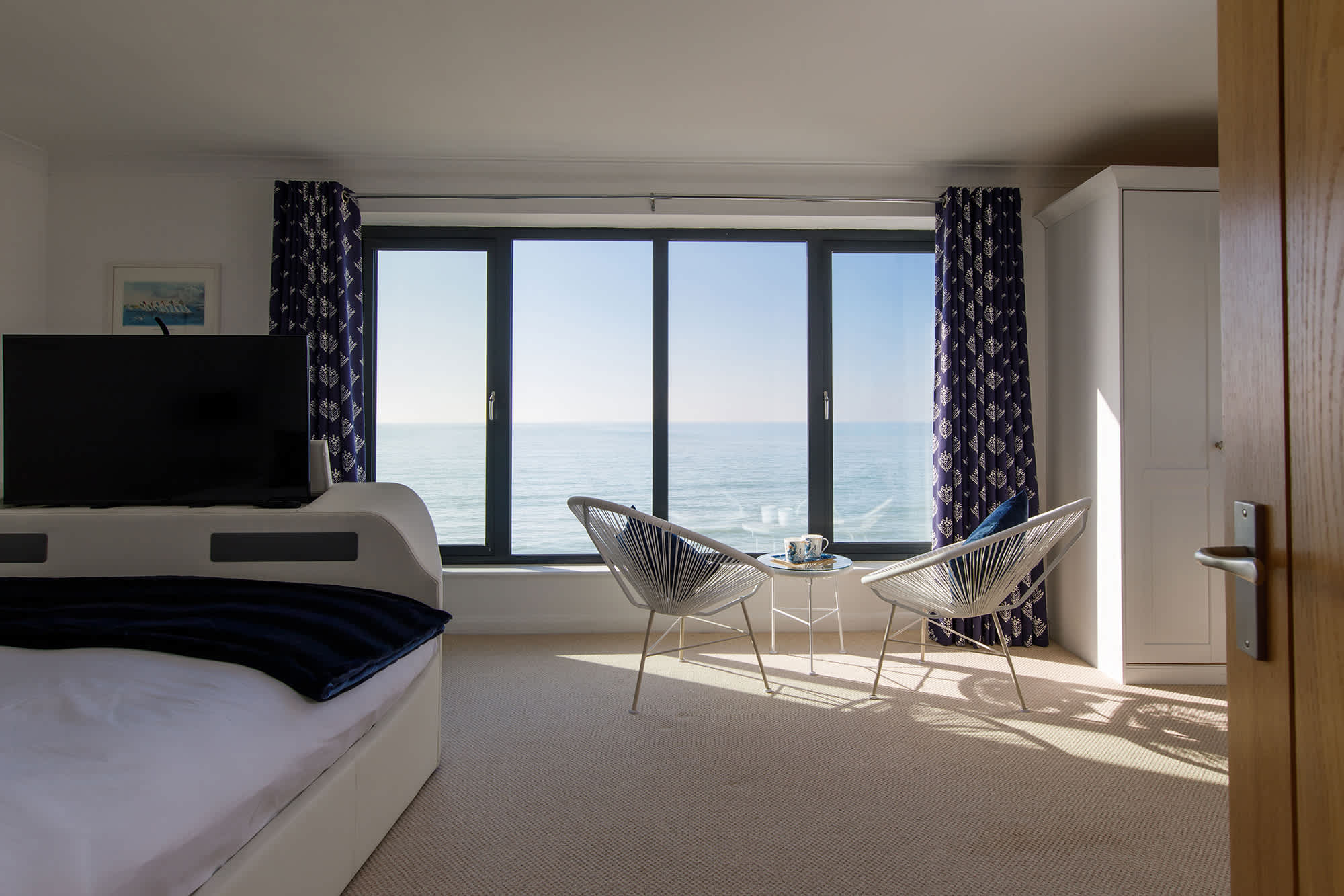 The Sea House – Ultimate Seafront Living & Sunsets