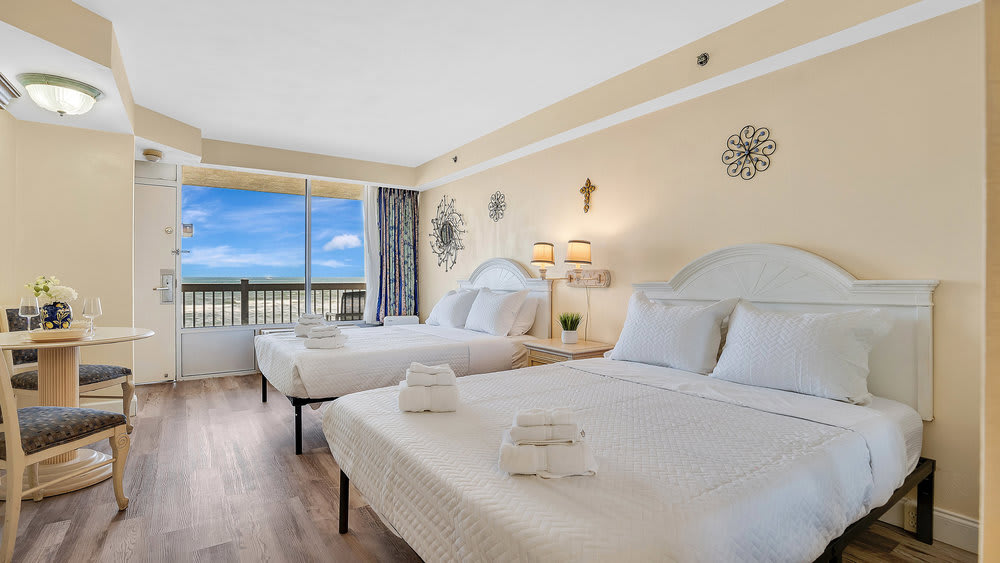 Beachfront studio w/ direct Atlantic views