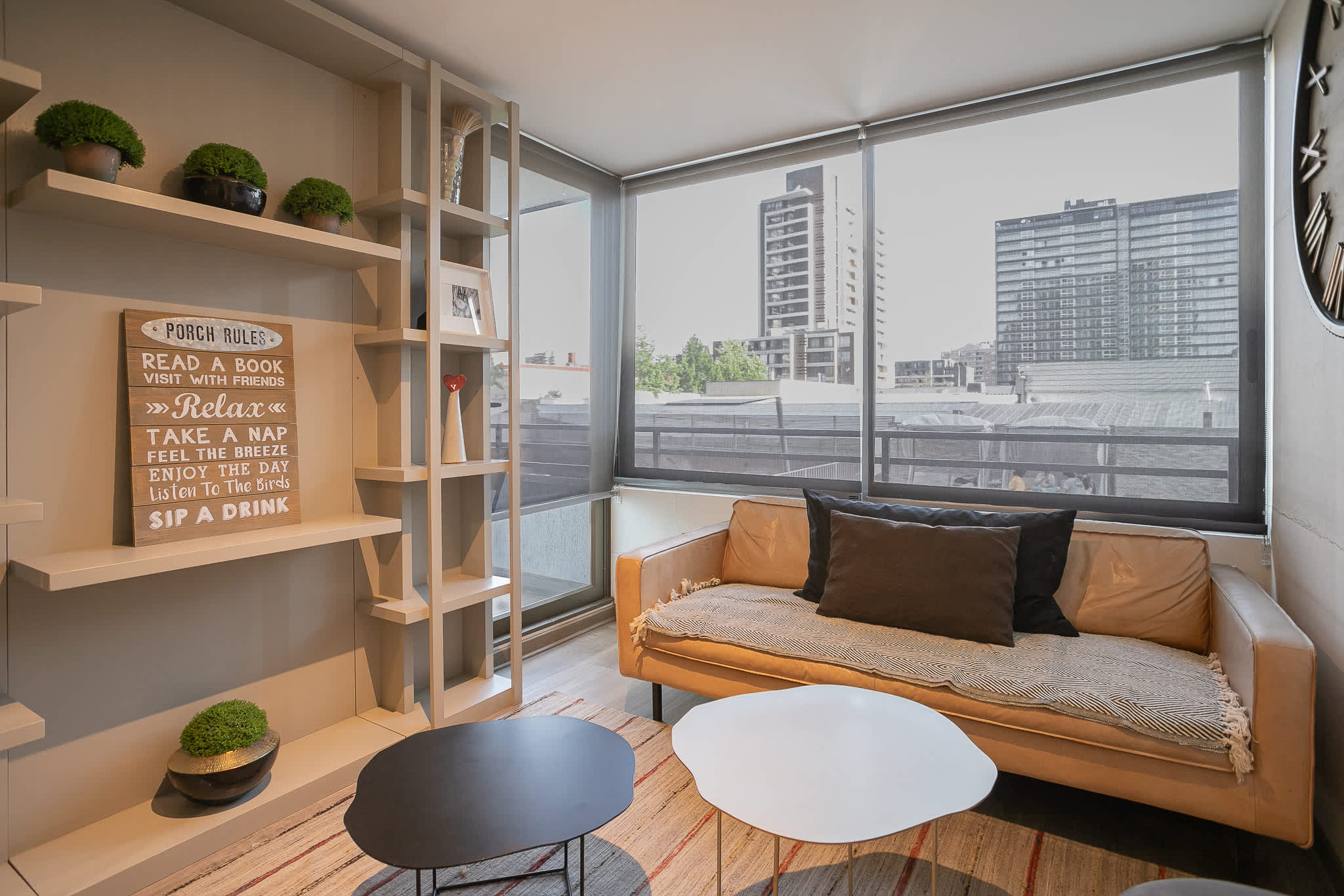 Moderna y cómoda sala de estar, ideal para compartir o descansar