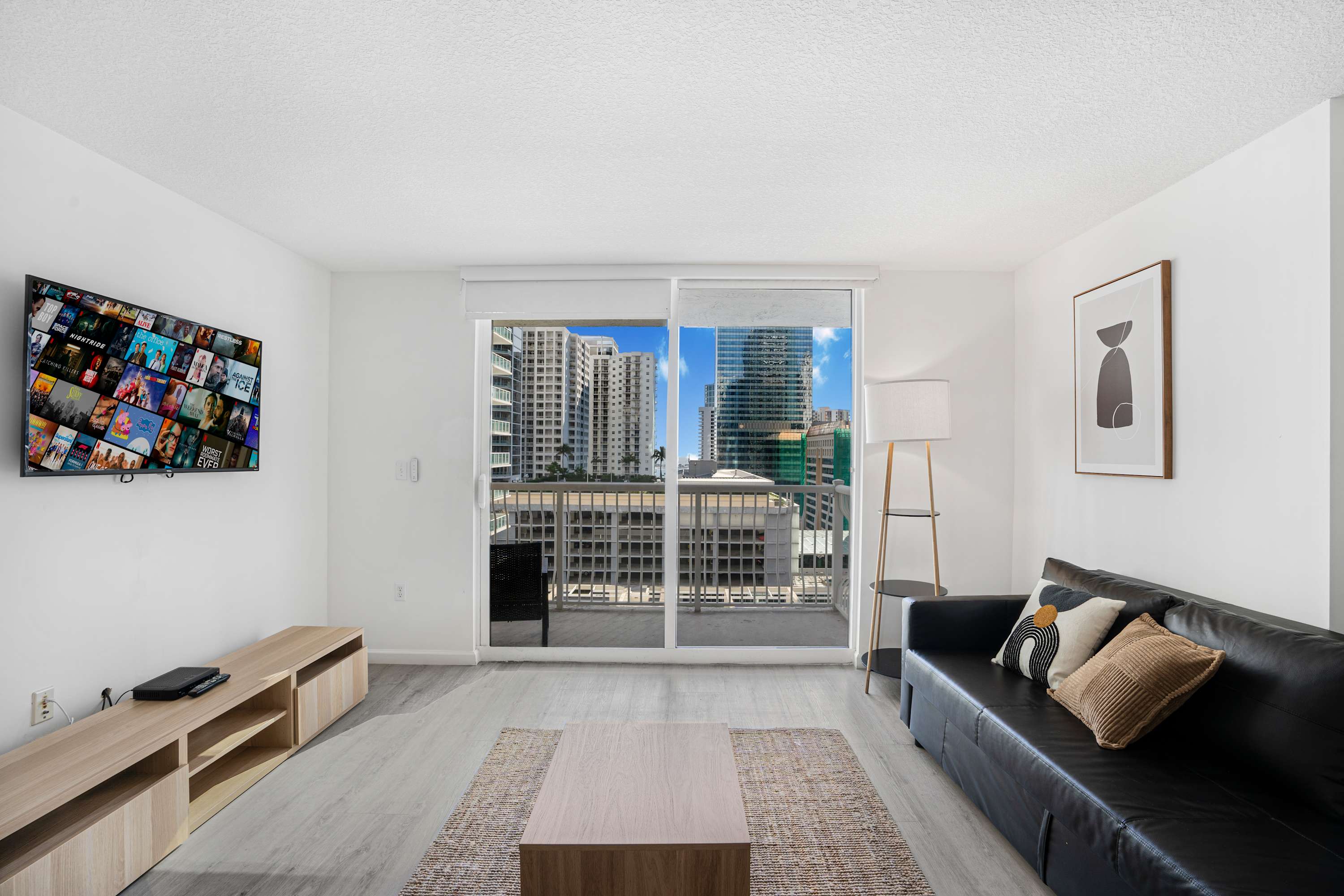 Stylish Brickell Condo W Stunning Views/Amenities - Foto 1