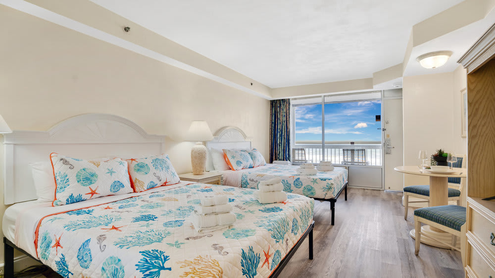 Beachfront studio escape w/ balcony ocean views