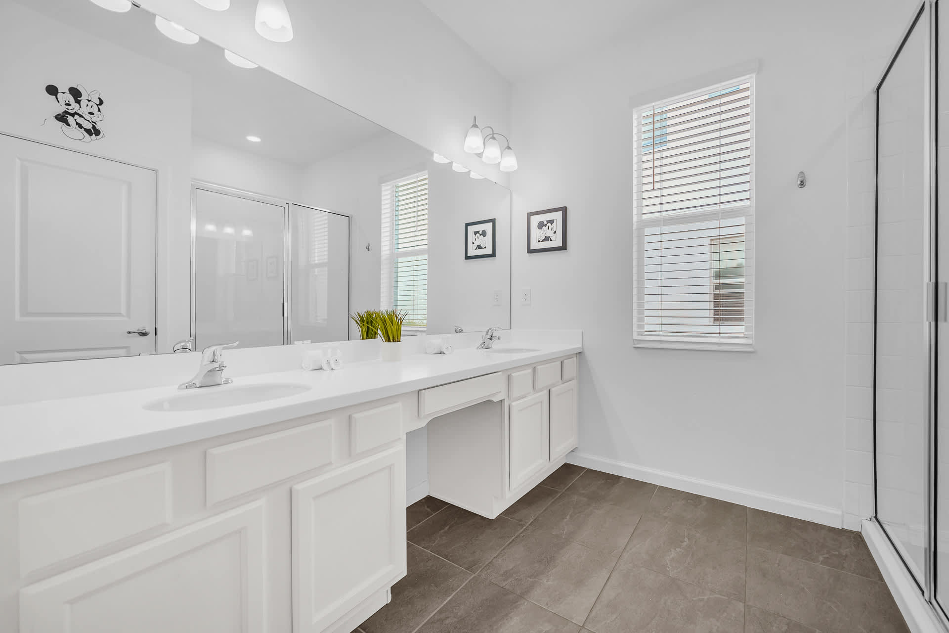 Mickey Mouse Bedroom Ensuite Bathroom with Standing Shower