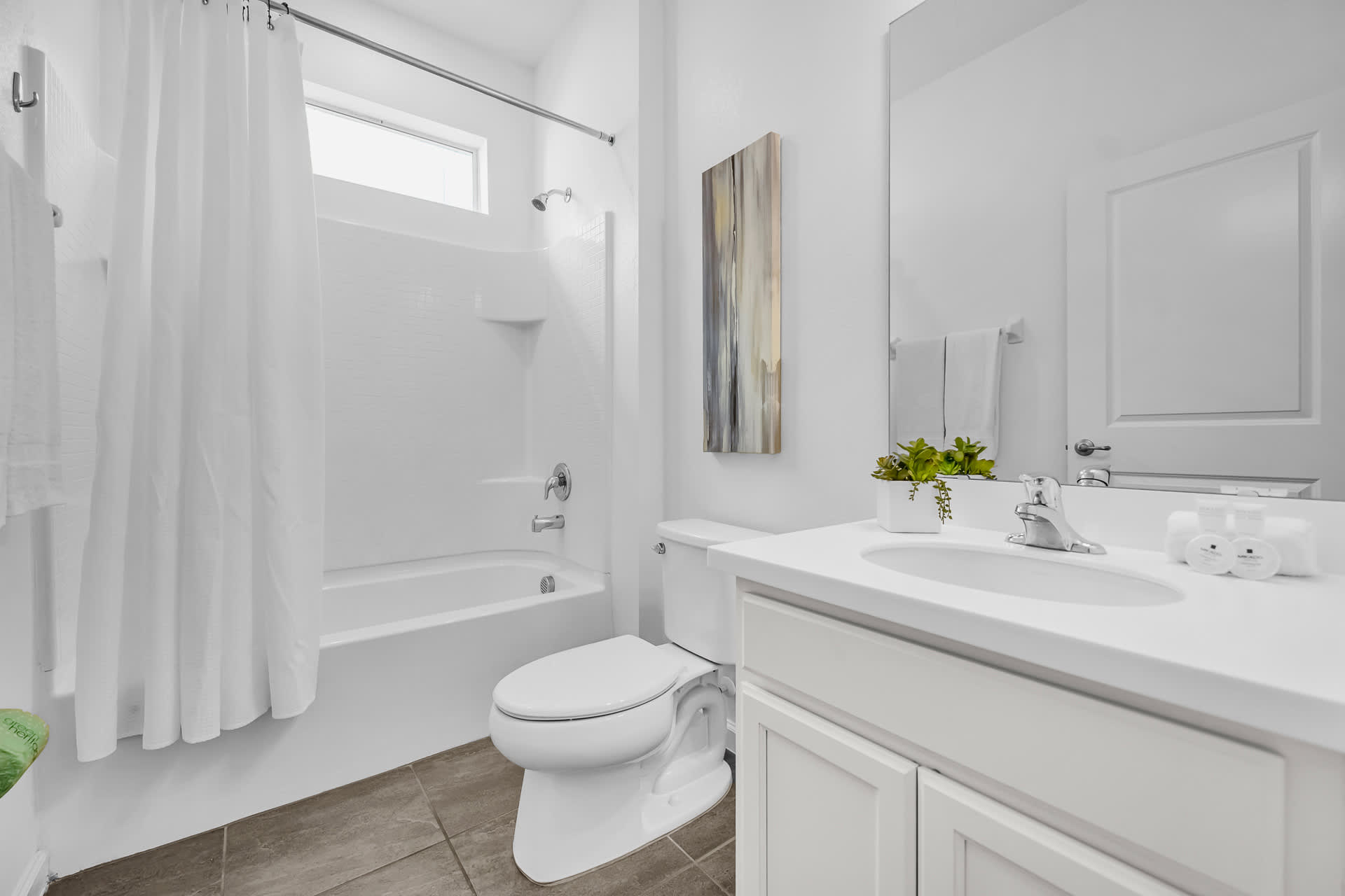 Well Appointed Full Bathroom with Combined Bathtub and Shower