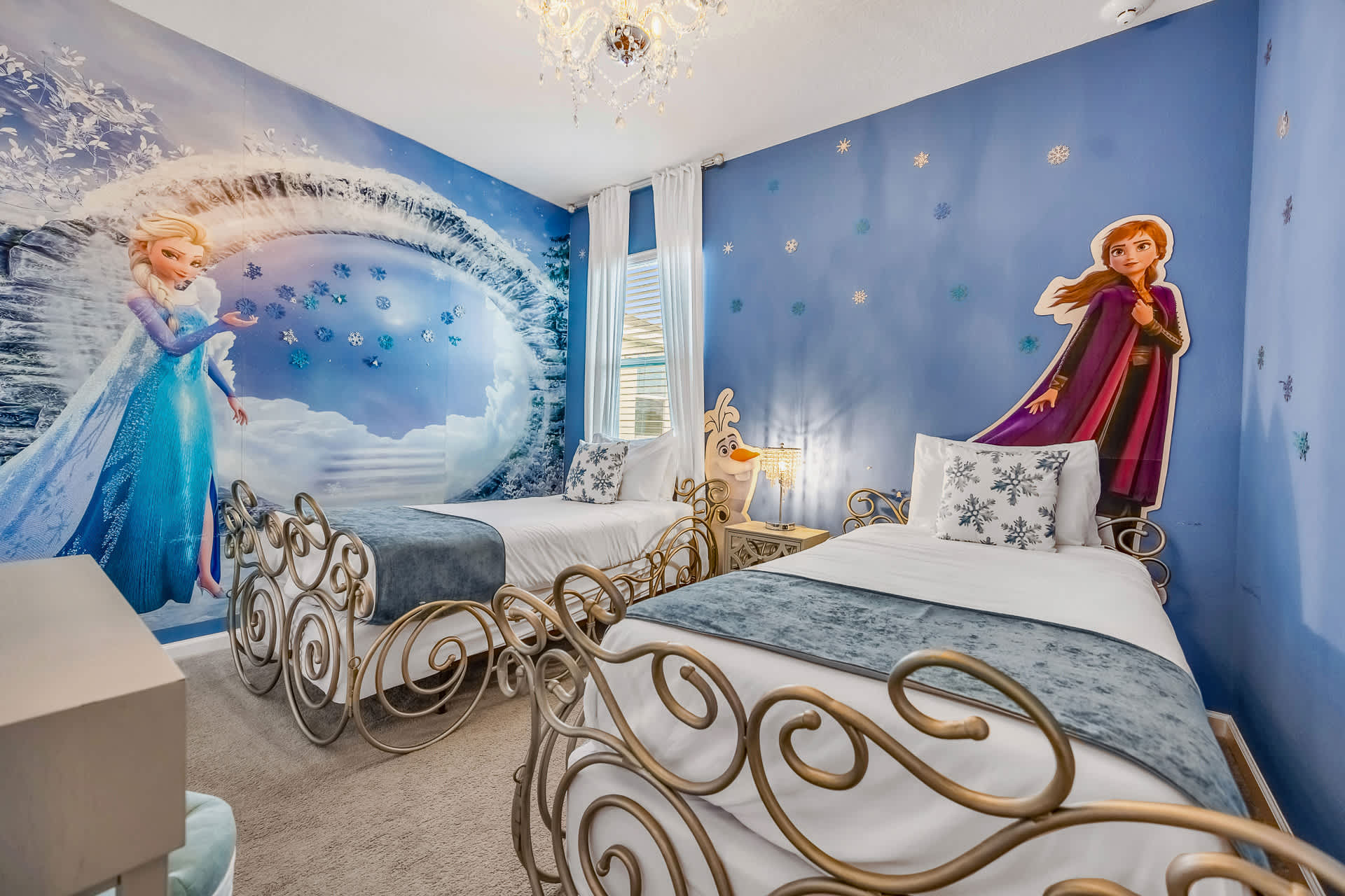 Frozen Themed Kids Twin Bedroom 