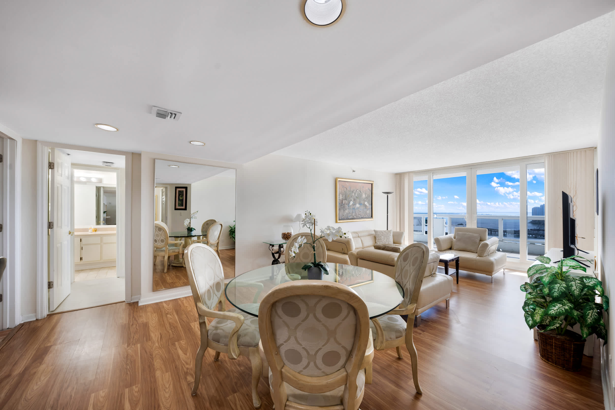 Spacious 3BR | Bay Overlooking Balcony | StayCozy